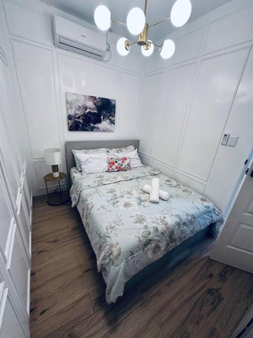 Three-Bedroom House photo 3
