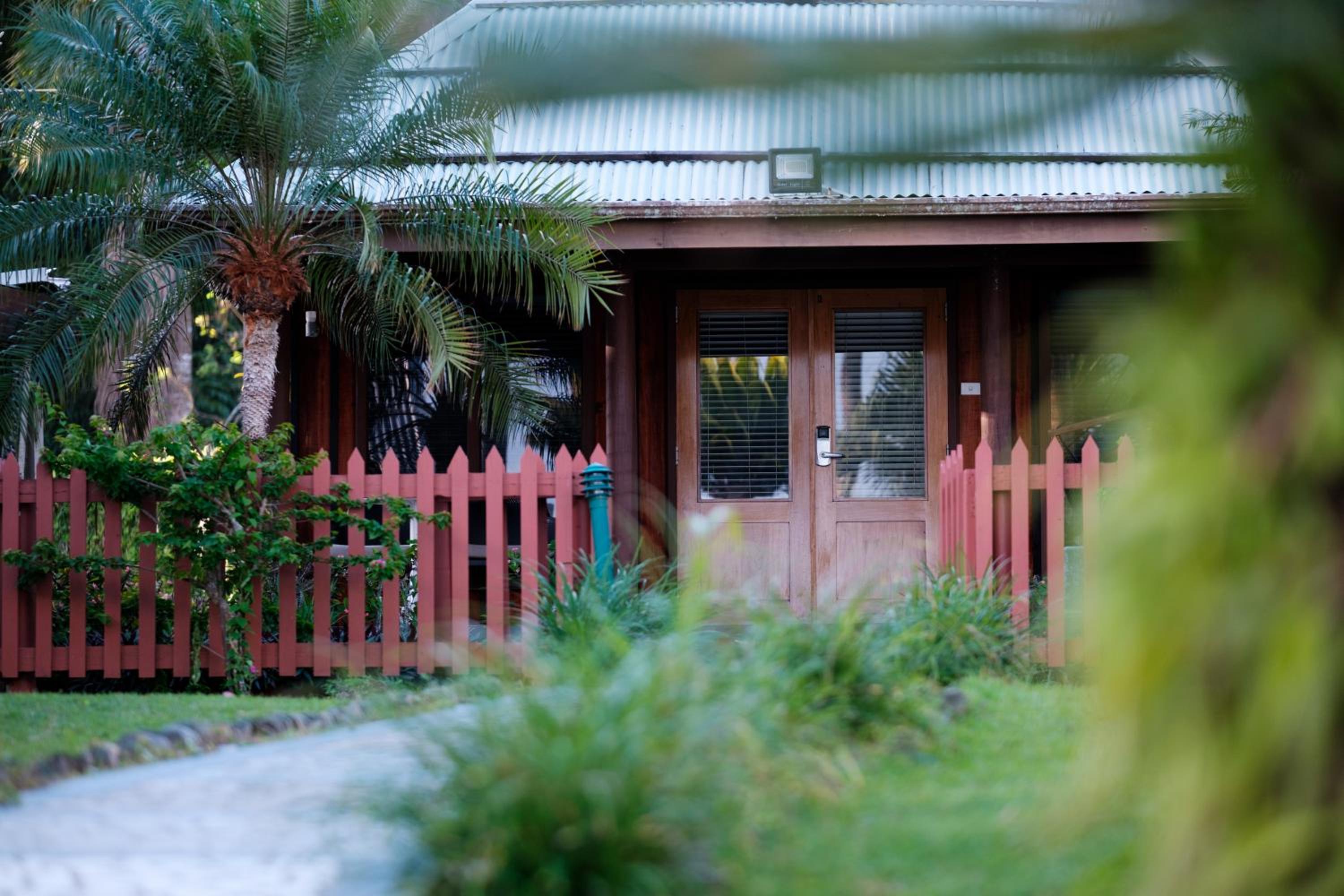 Deluxe Beach Front Bure - Photo 11