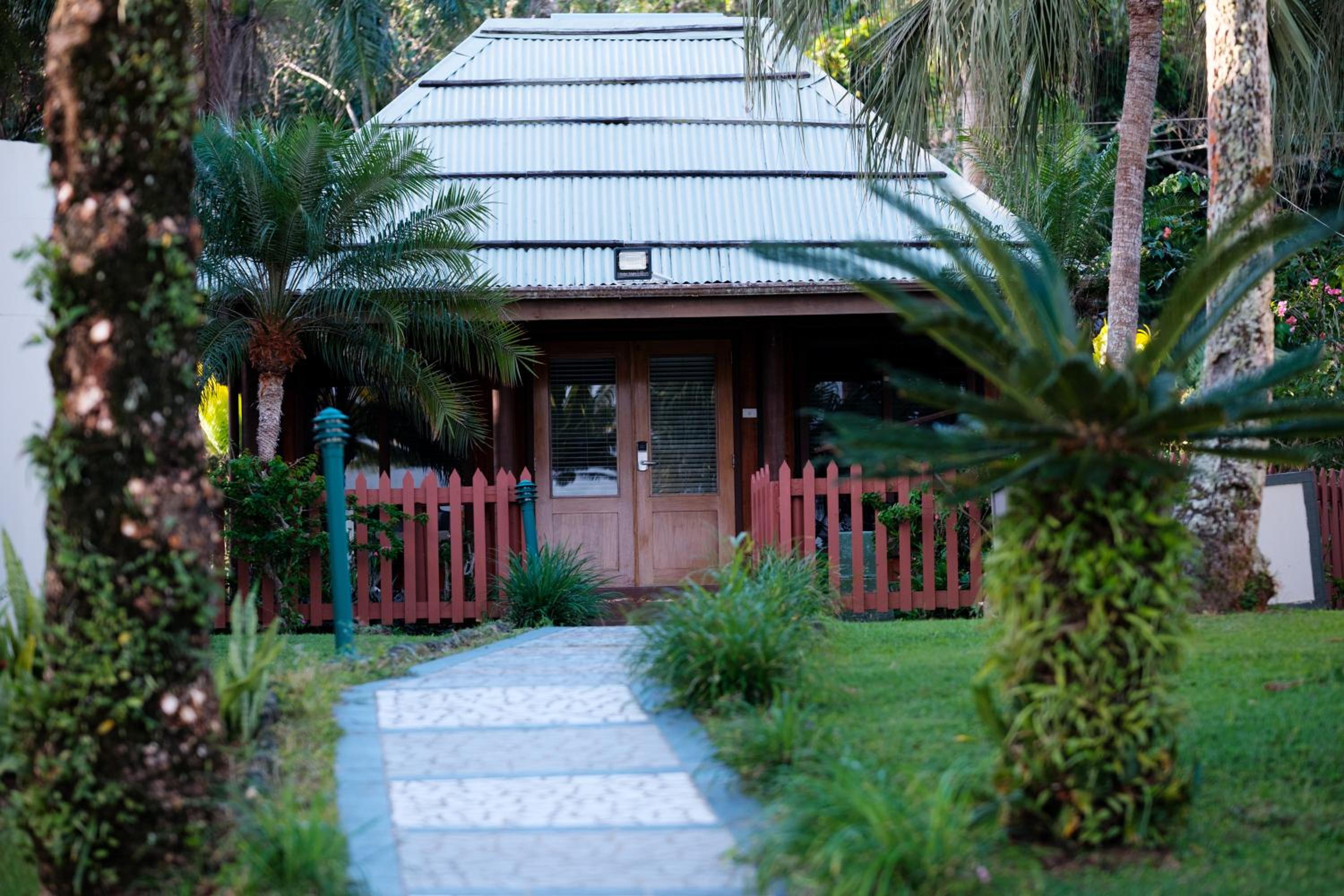 Deluxe Beach Front Bure - Photo 3