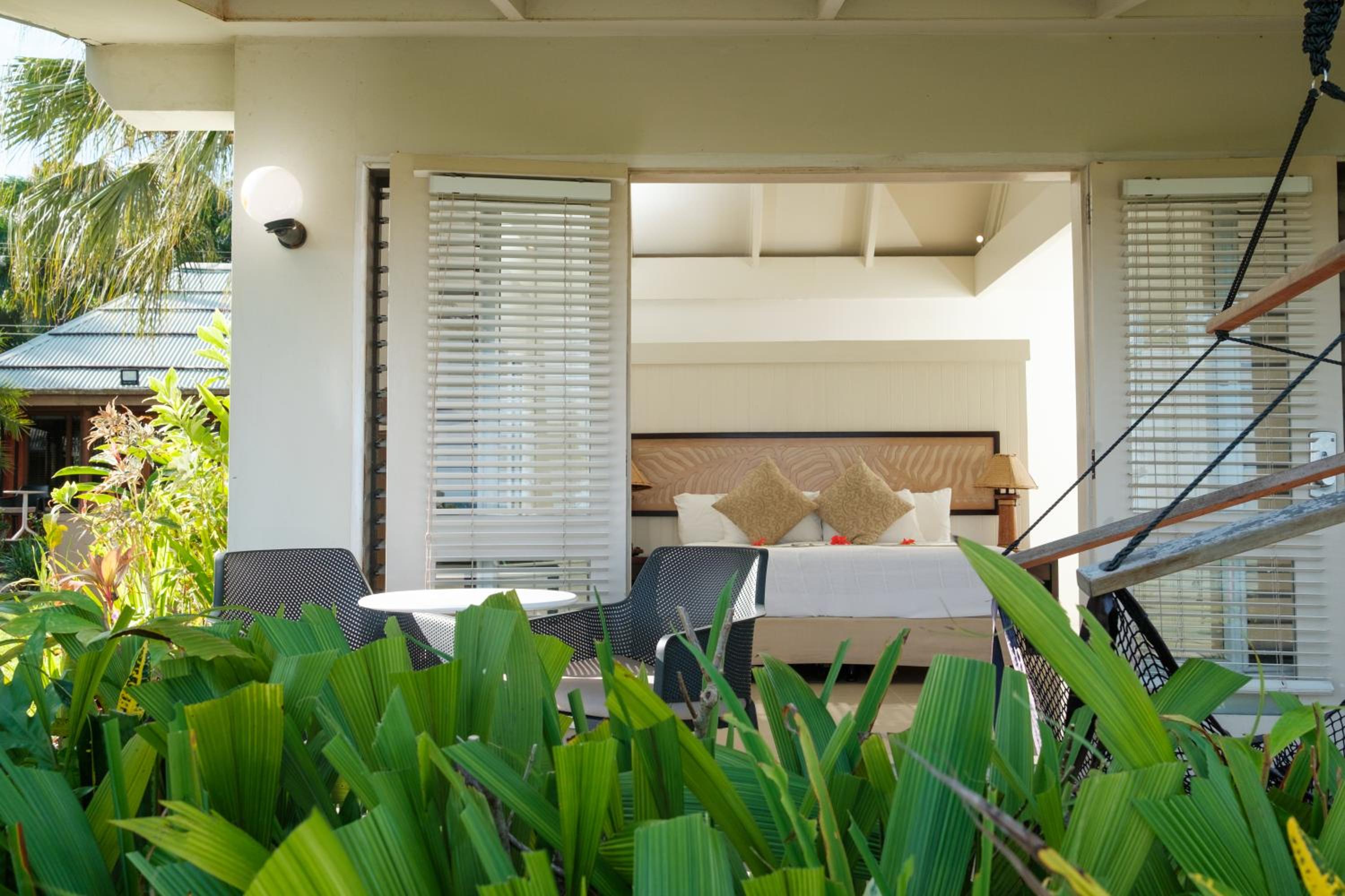 Deluxe Beach Front Bure - Photo 10