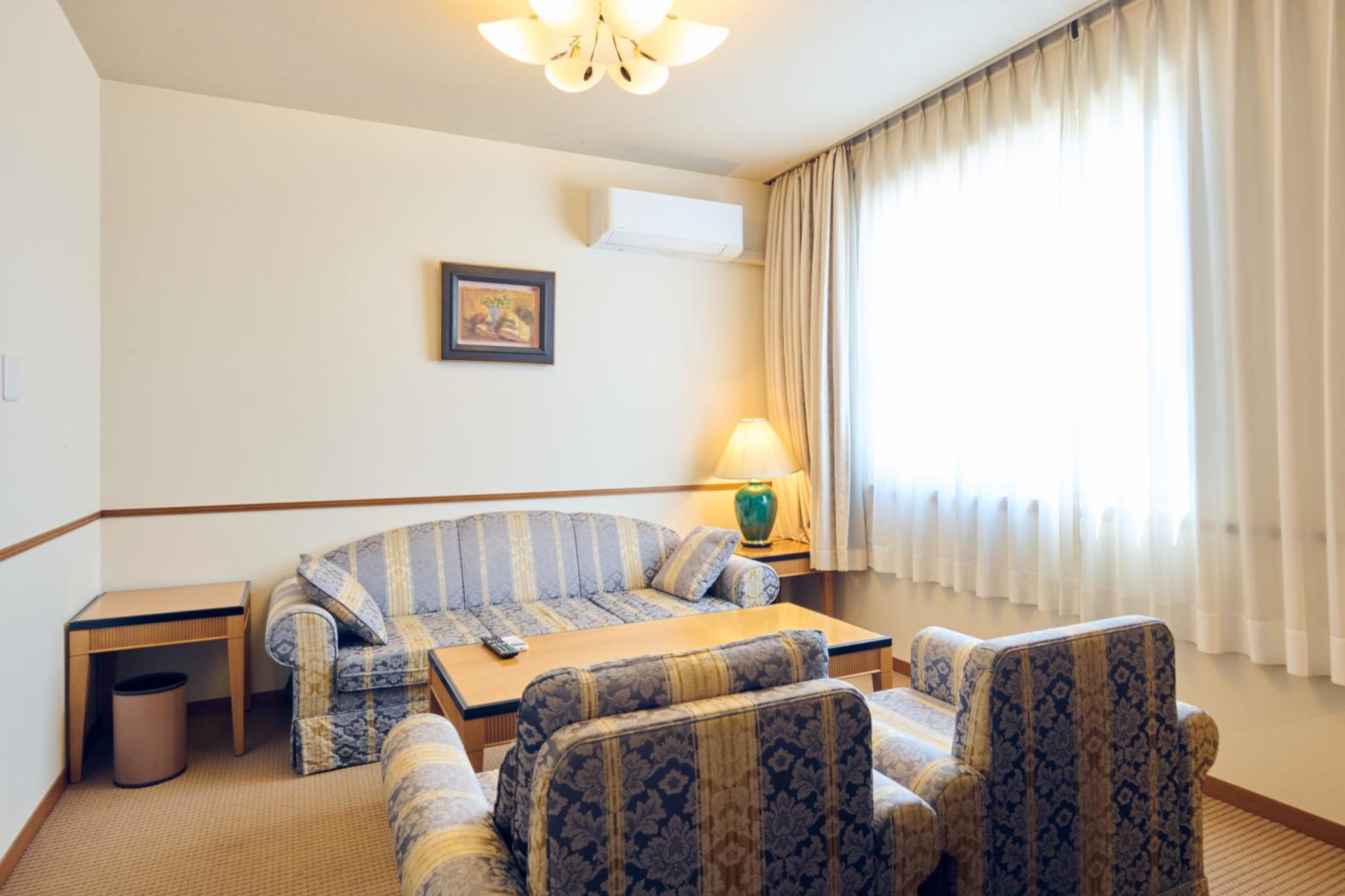 Suite - Photo 2