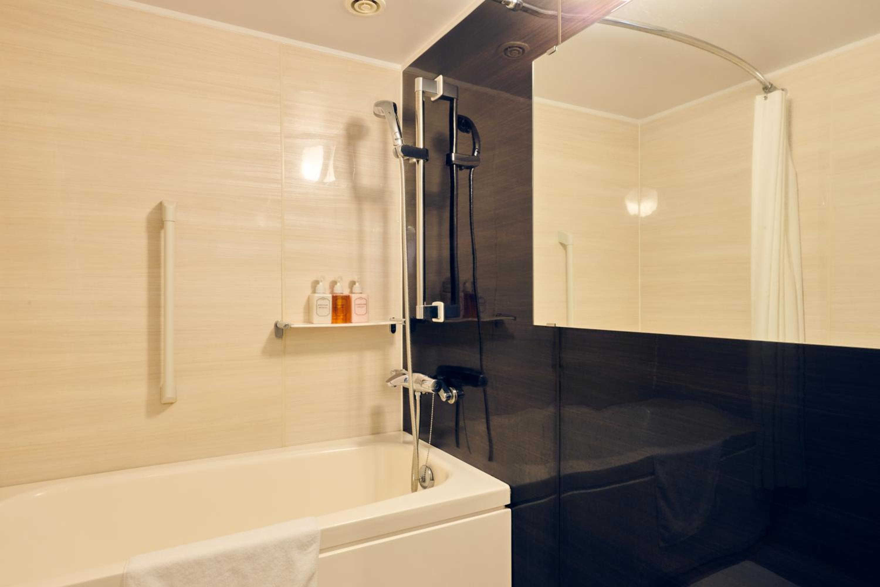 Suite - Photo 8