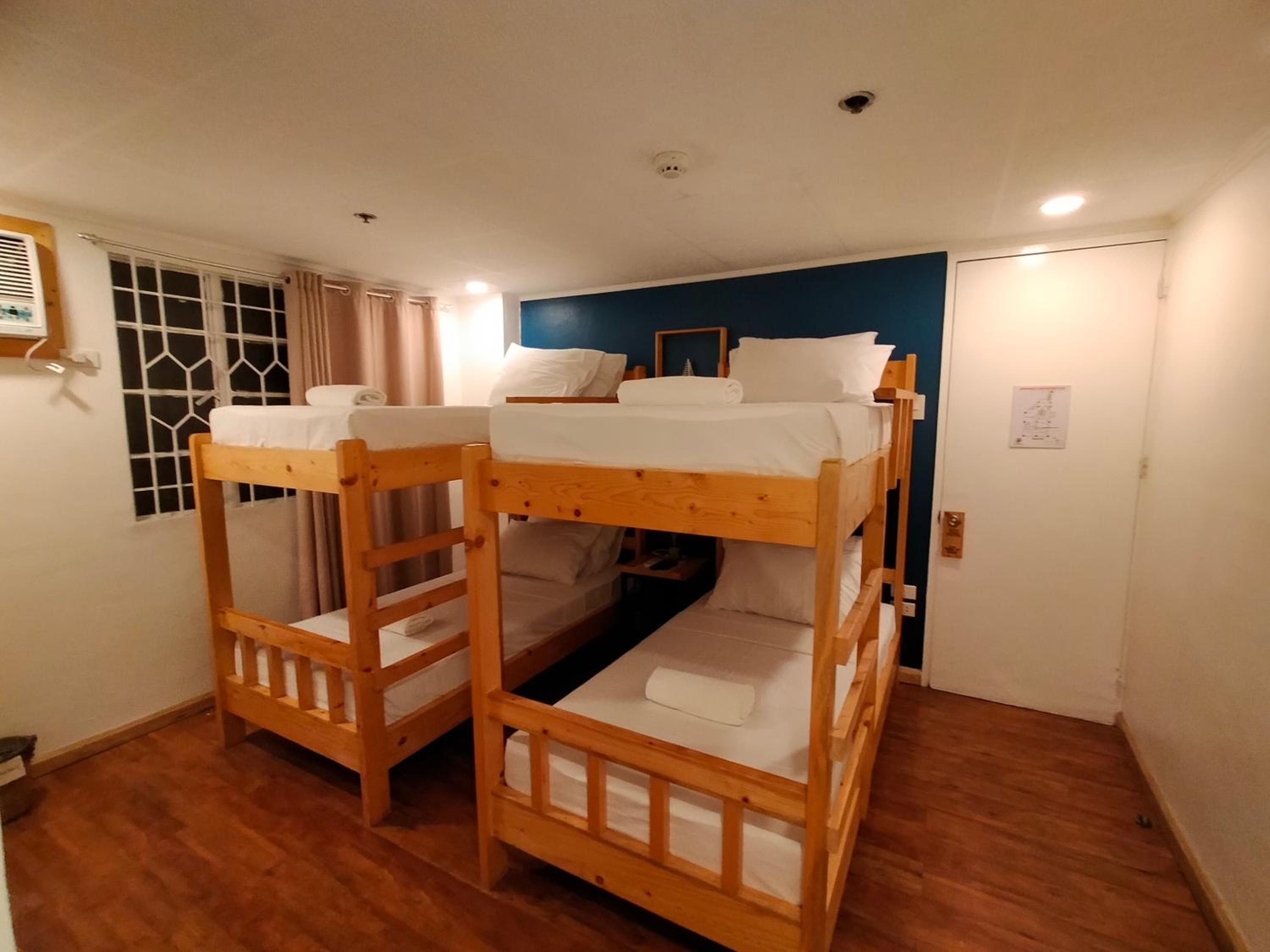 Mixed Dormitory Room