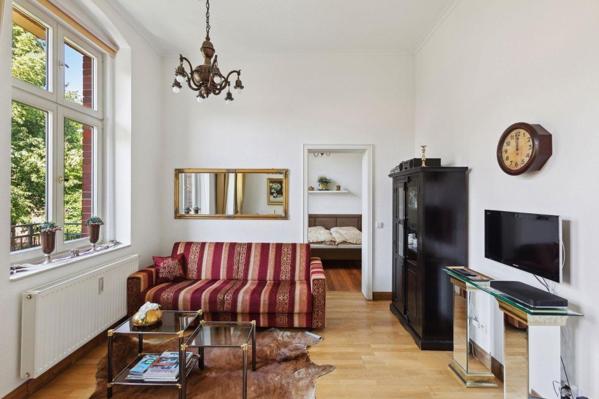 One-Bedroom Apartment photo 1