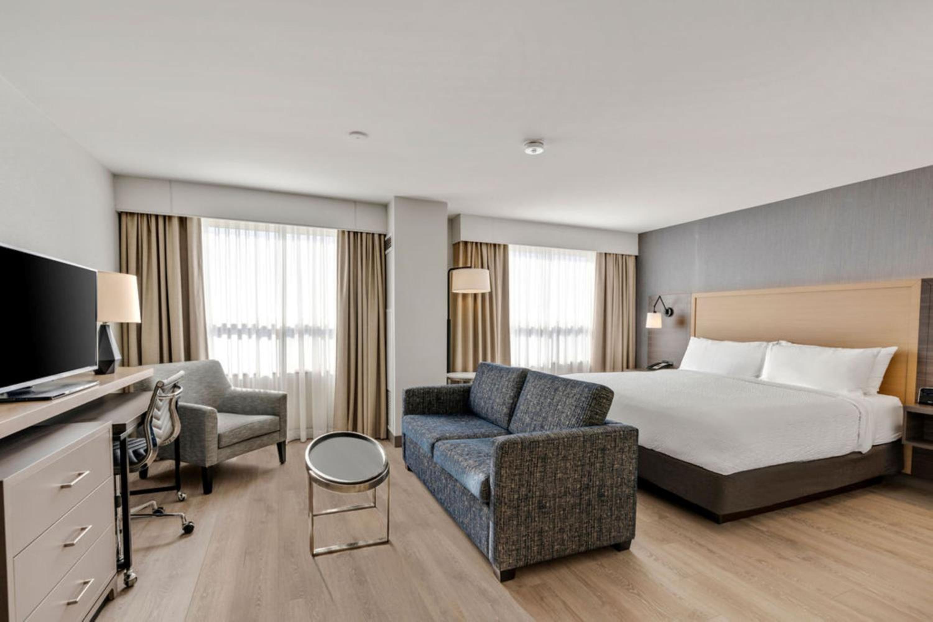 Premium Corner King Room with Shower