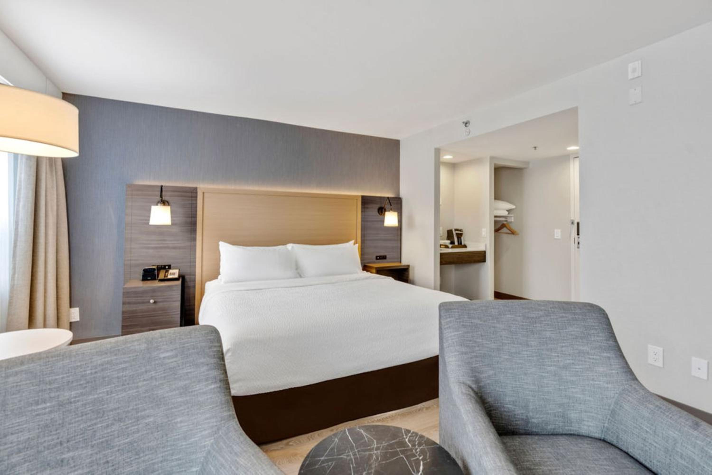 King Room with Accessible Roll-In Shower