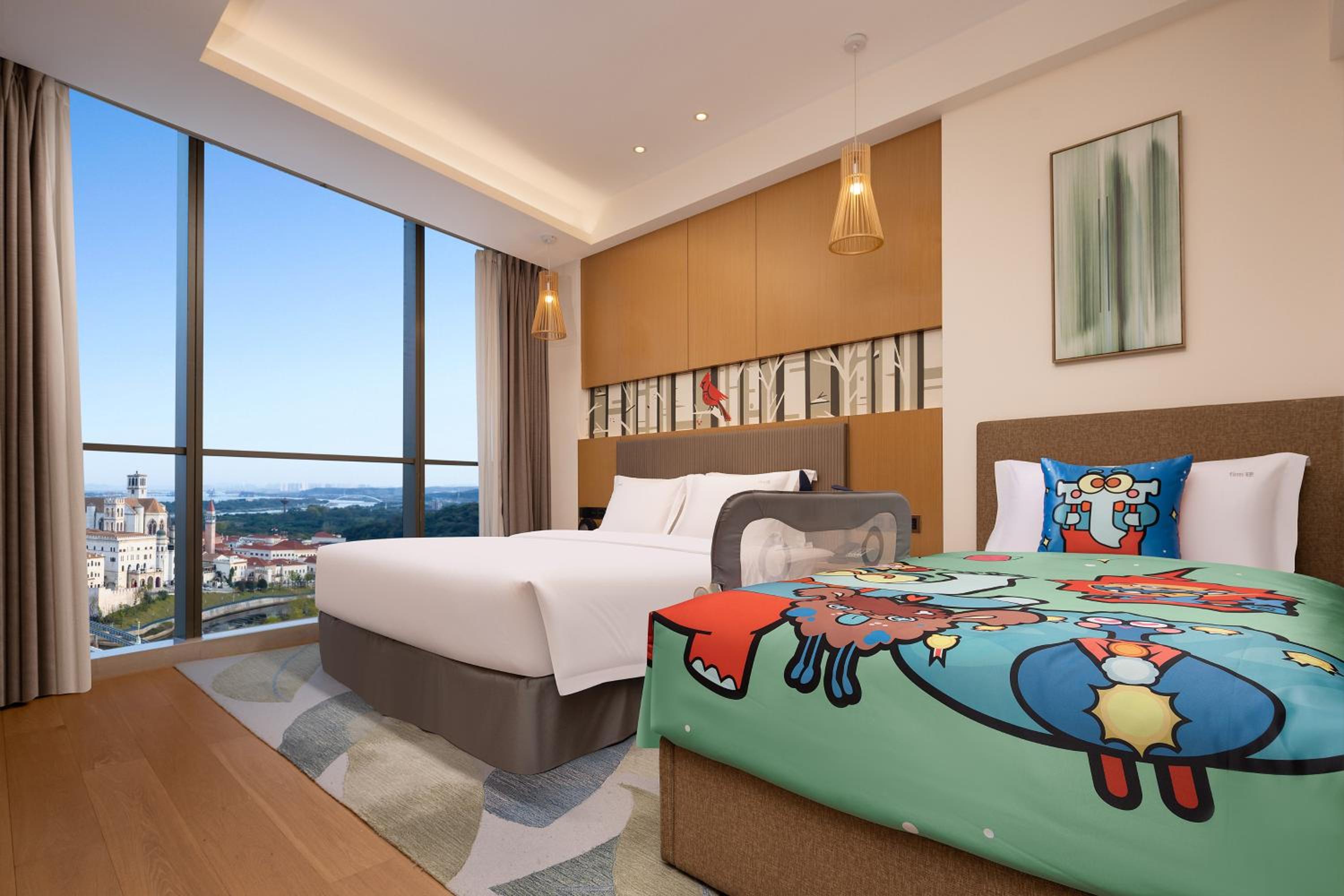 King Suite with Double Bed and Lake View - Photo 3