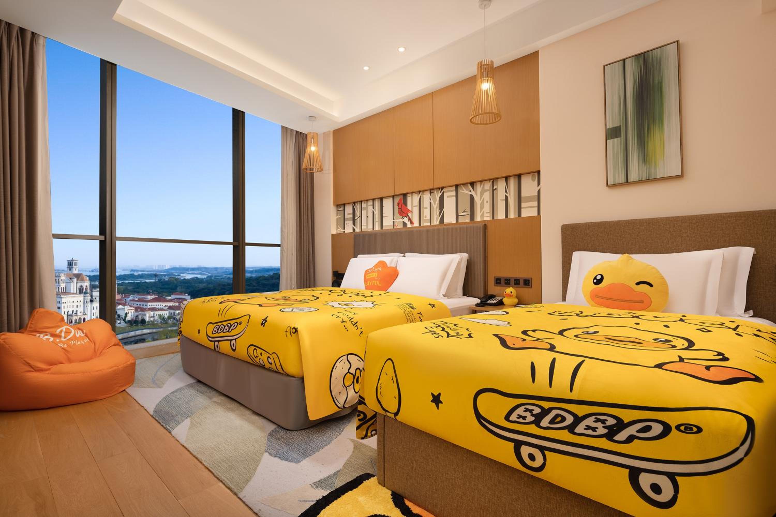 King Suite with Double Bed and Lake View - Photo 4