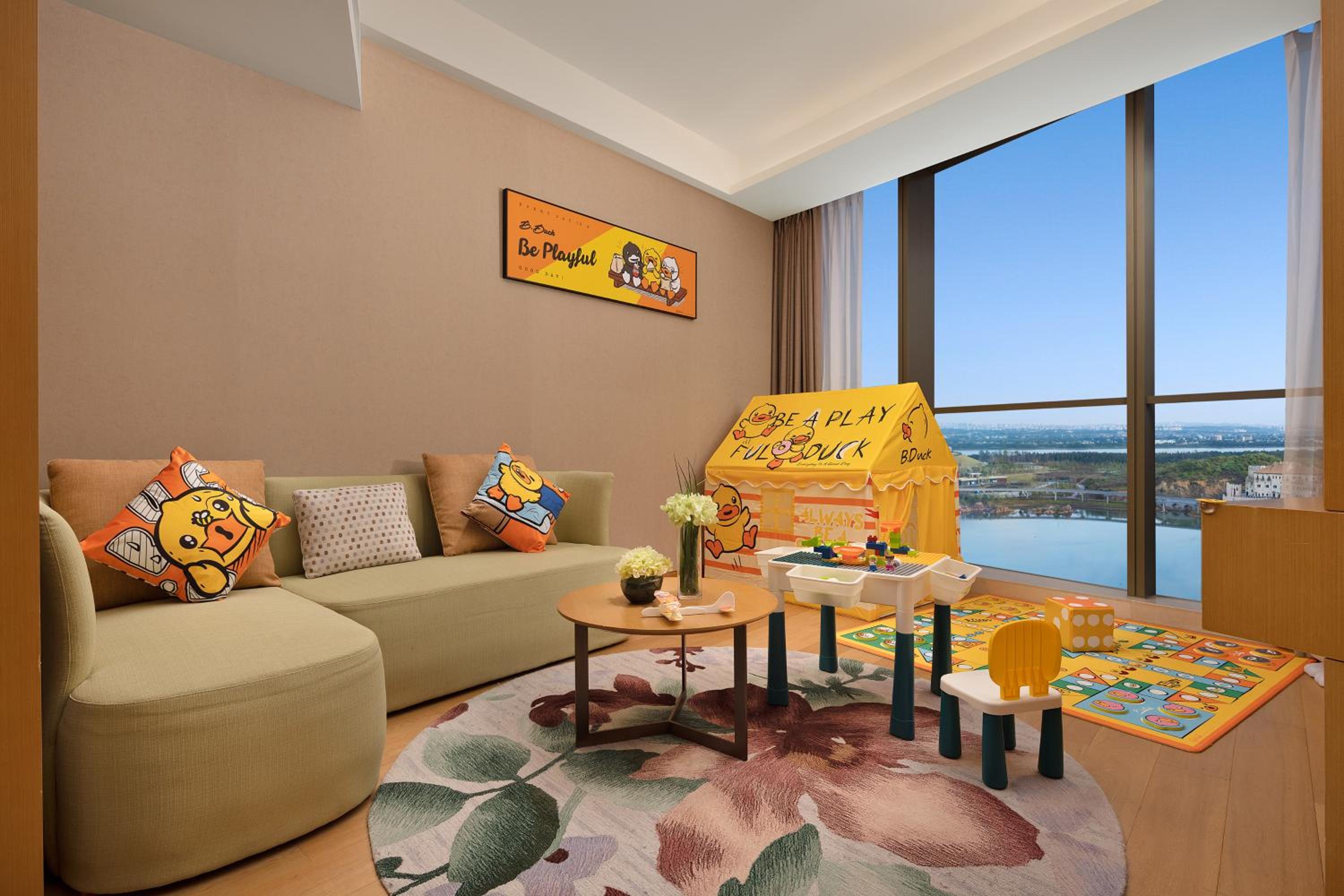 King Suite with Double Bed and Lake View - Photo 5