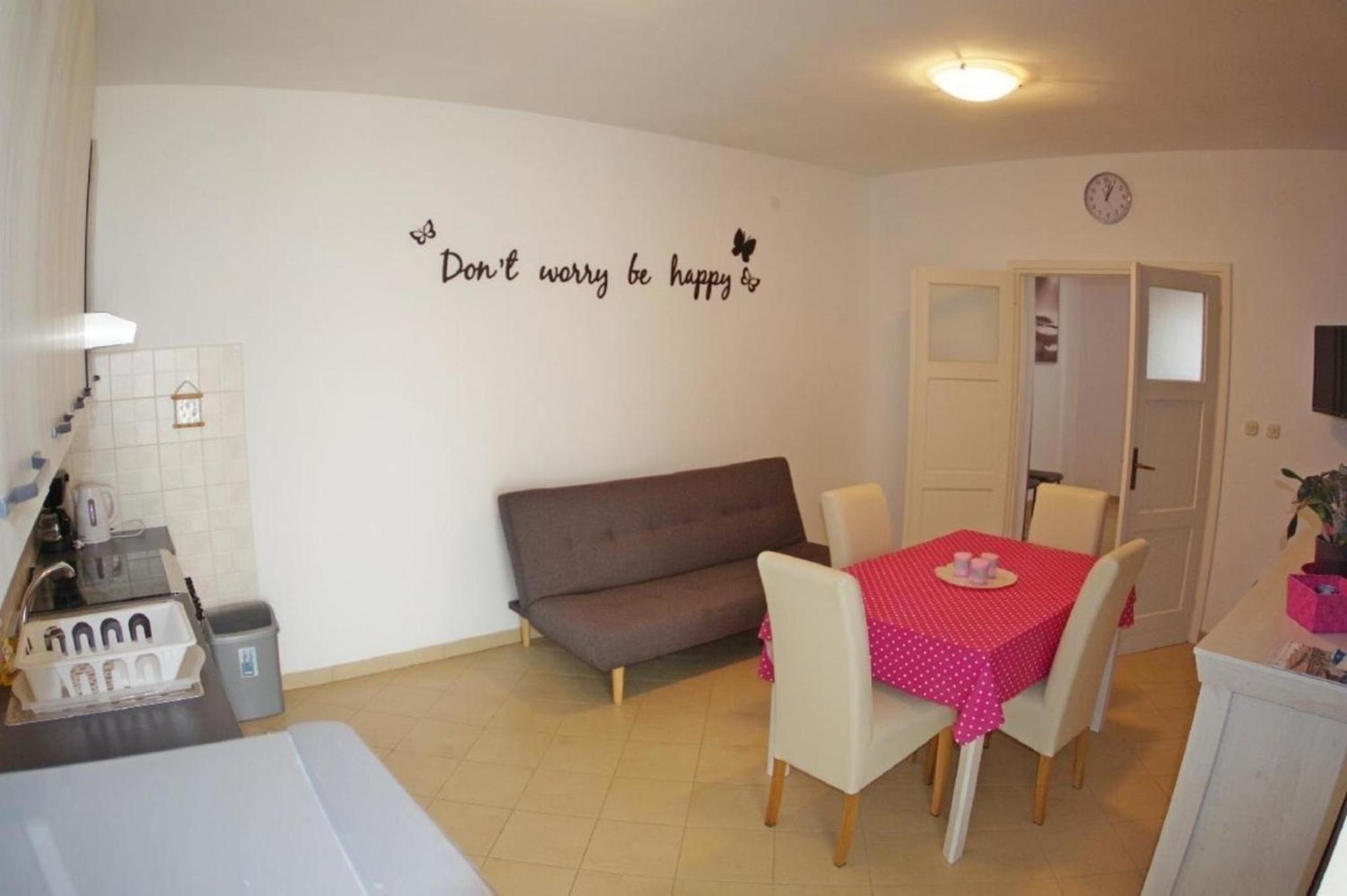 Apartment photo 2