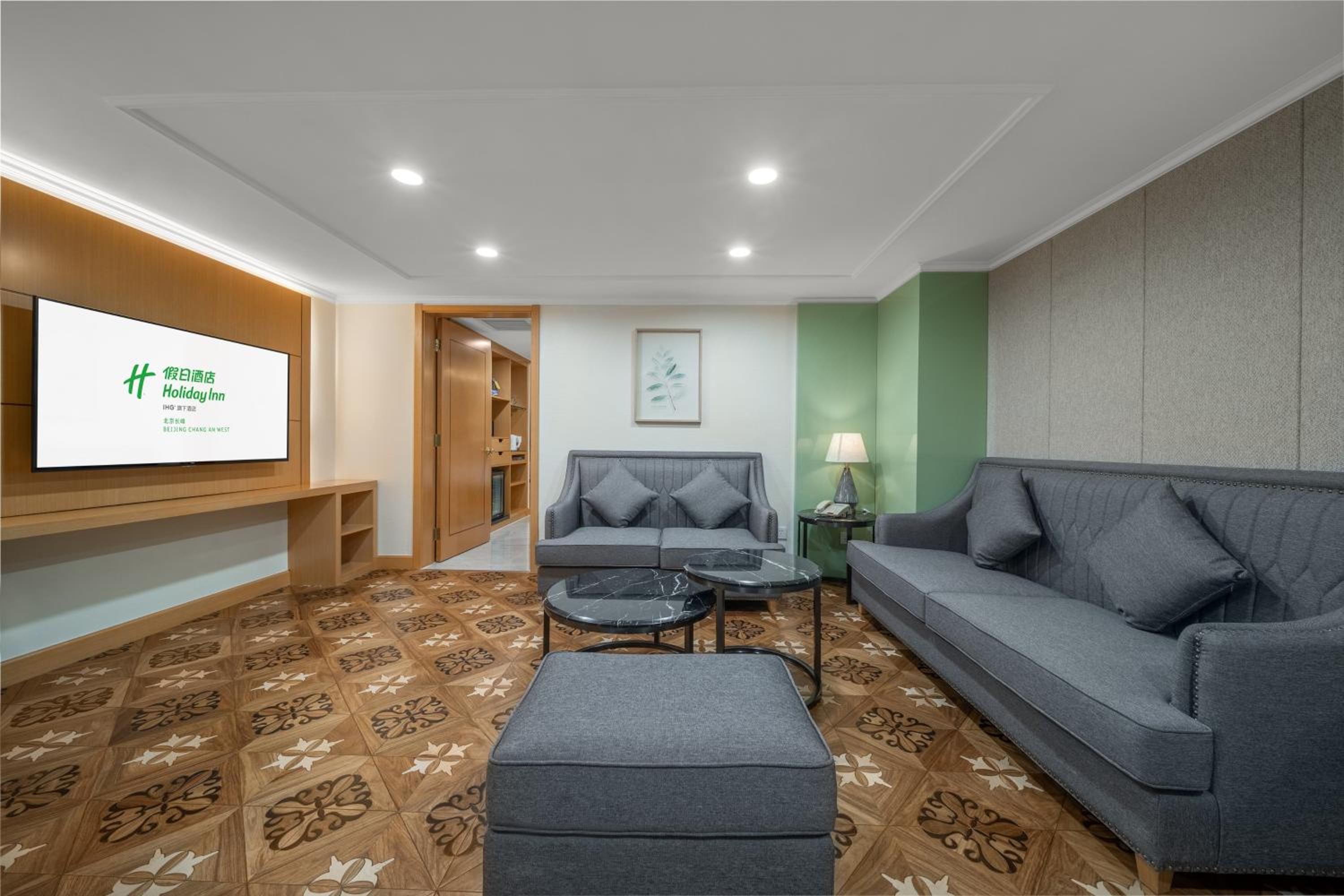 One-Bedroom King Suite - Non-Smoking thumbnail 5
