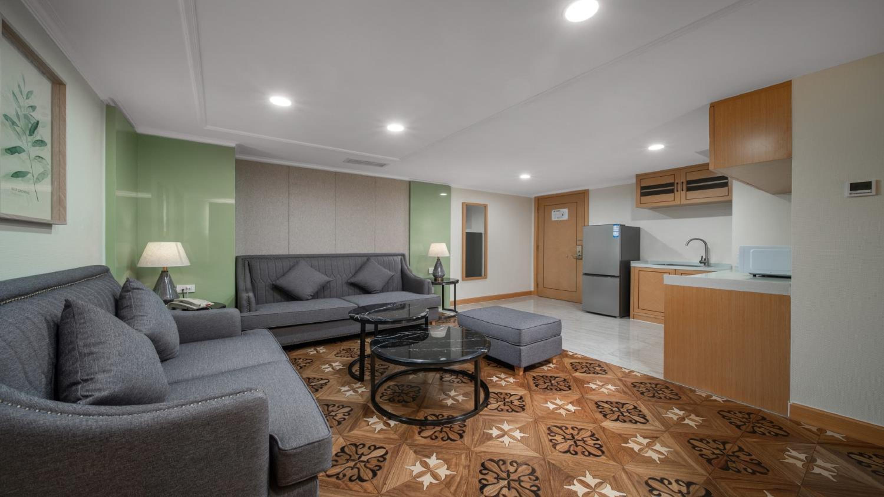 One-Bedroom King Suite - Non-Smoking thumbnail 6