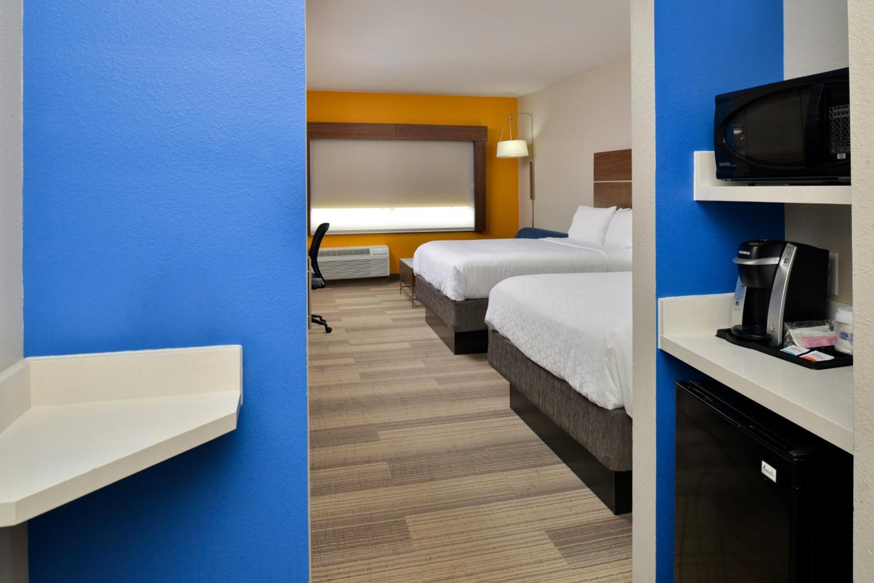 Suite with Two Queen Beds photo 2