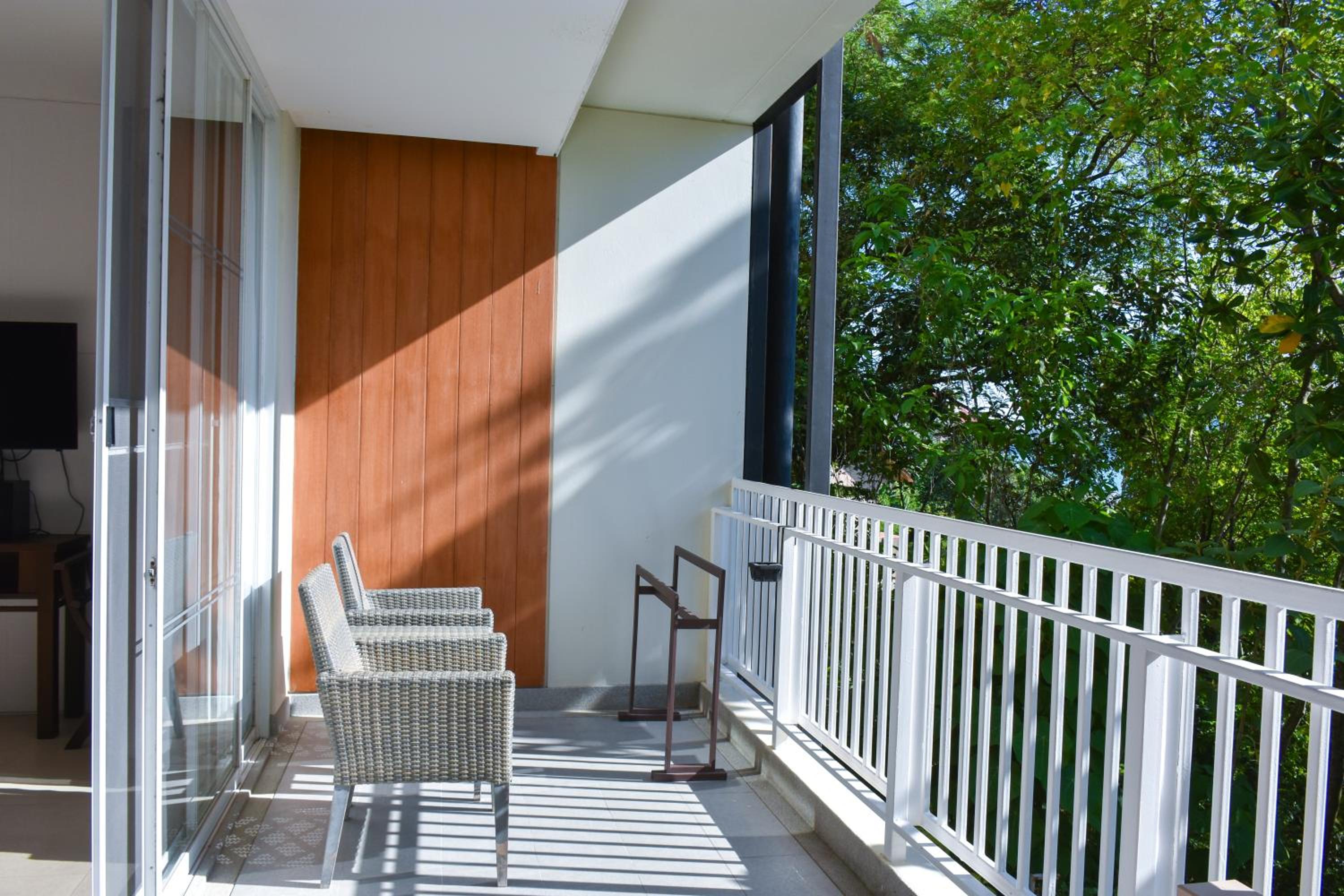Junior Suite with Limited View - Annex Wing photo 3