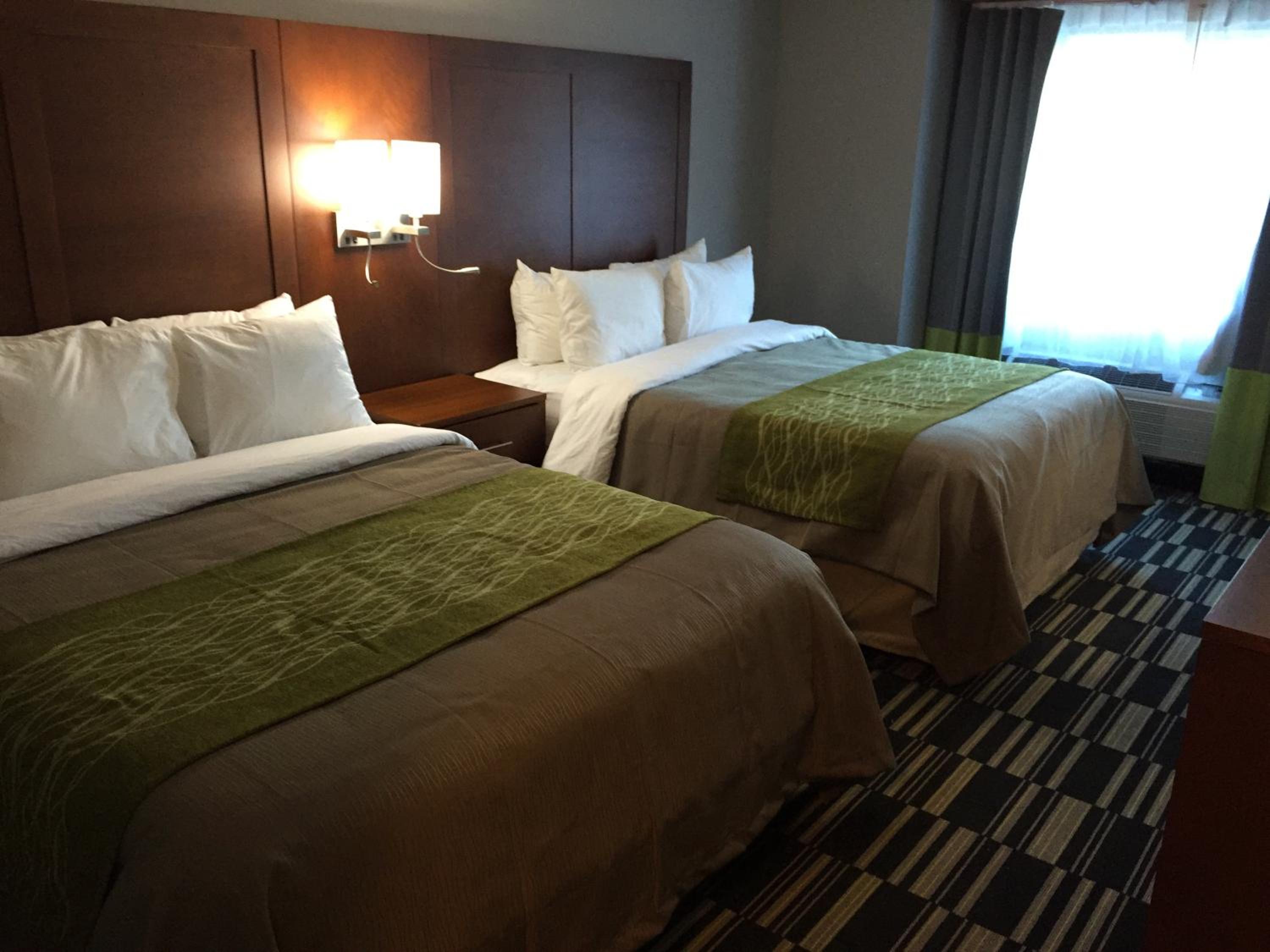 Queen Room with Two Queen Beds - Non-Smoking - Photo 3