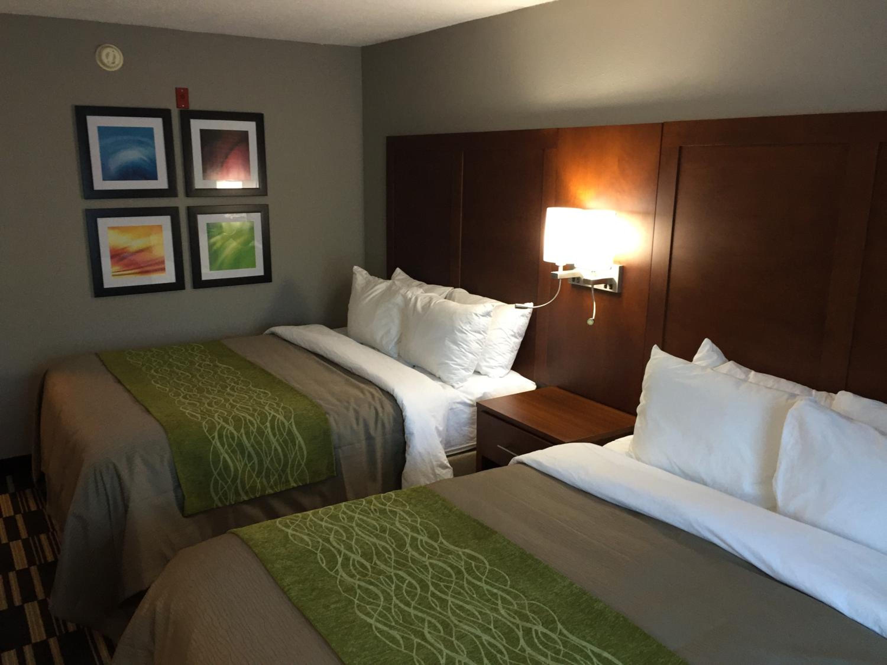 Queen Room with Two Queen Beds - Non-Smoking - Photo 1