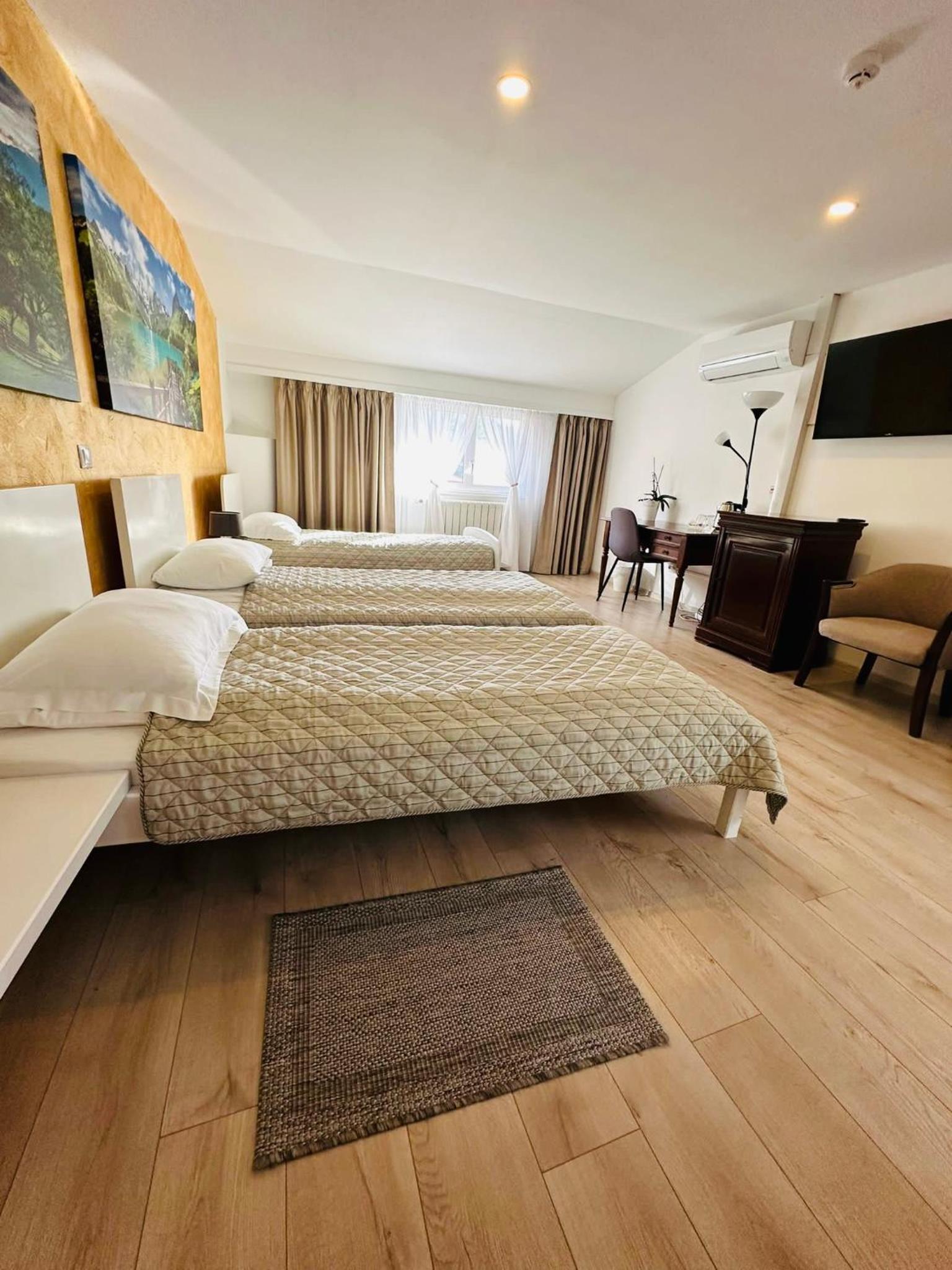 Classic Triple Room - Photo 2