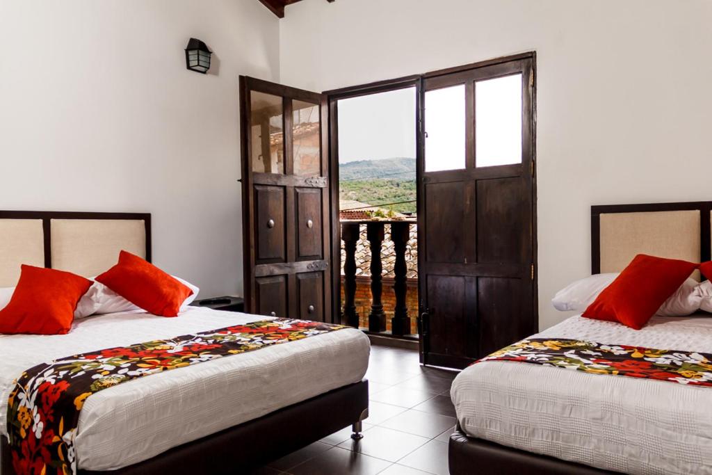 Quadruple Room with Balcony photo 2