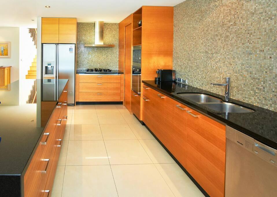 Three-Bedroom House photo 2