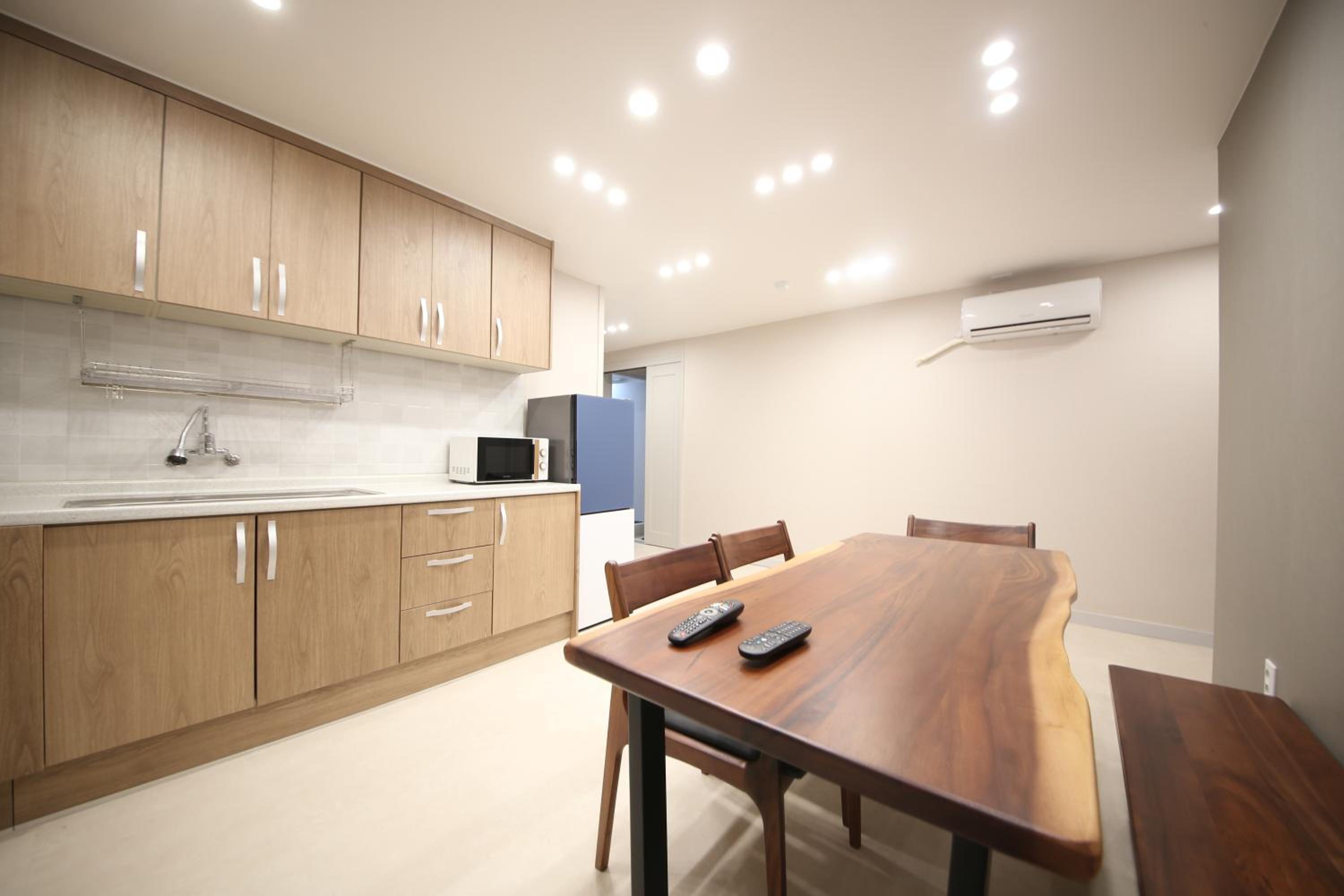 Family Residence(No Parking) - Photo 13