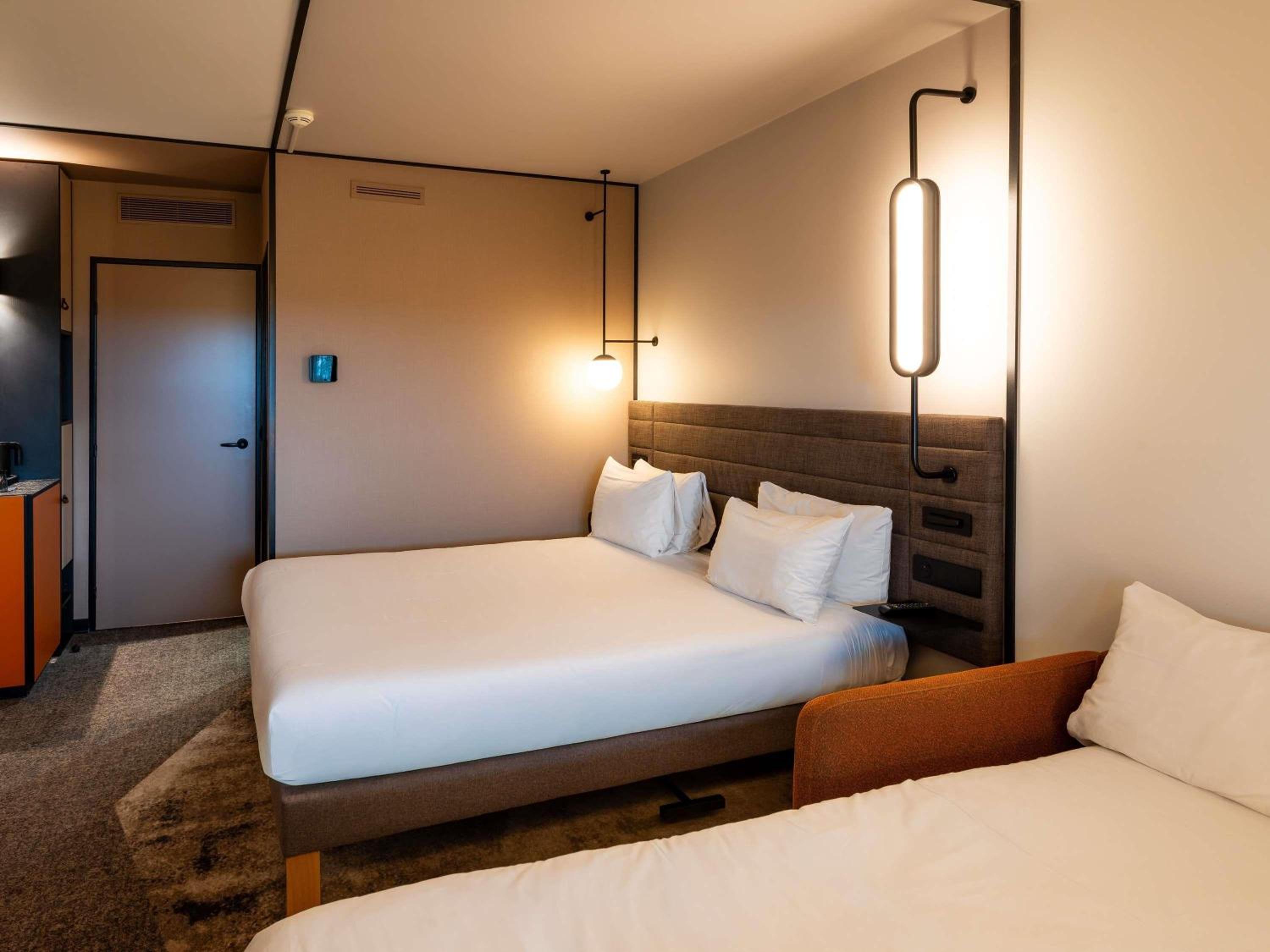 Superior Room with One Double Bed and Sofa Bed