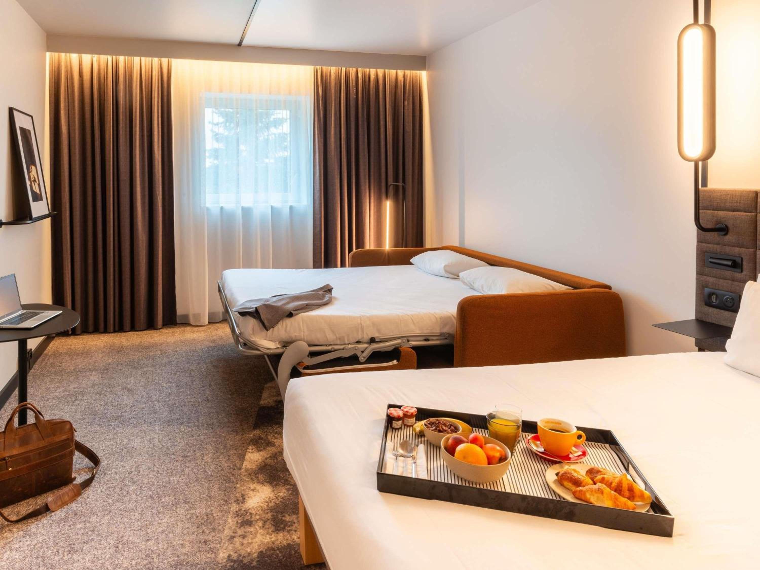 Superior Room with One Double Bed and Sofa Bed