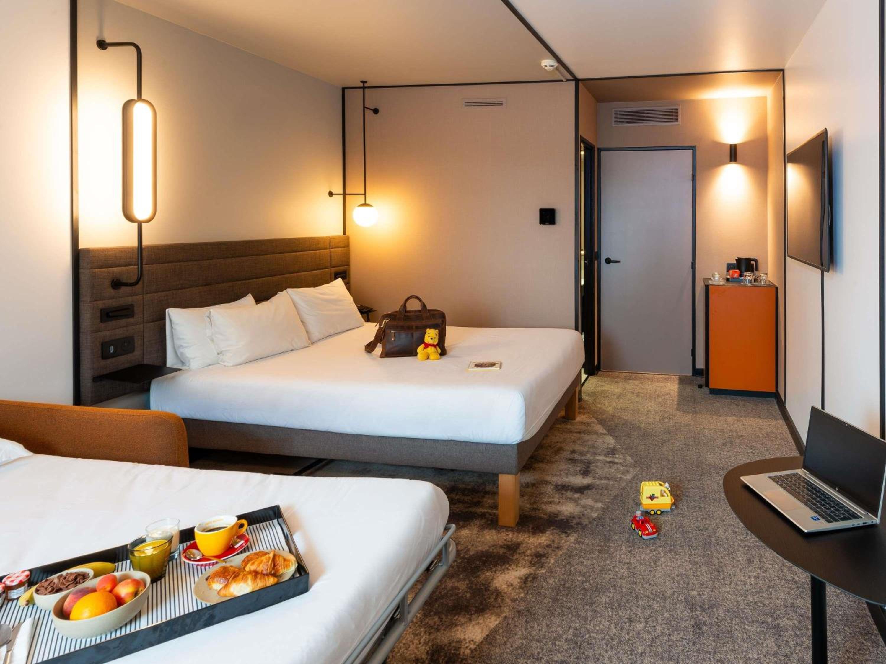 Superior Room with One Double Bed and Sofa Bed