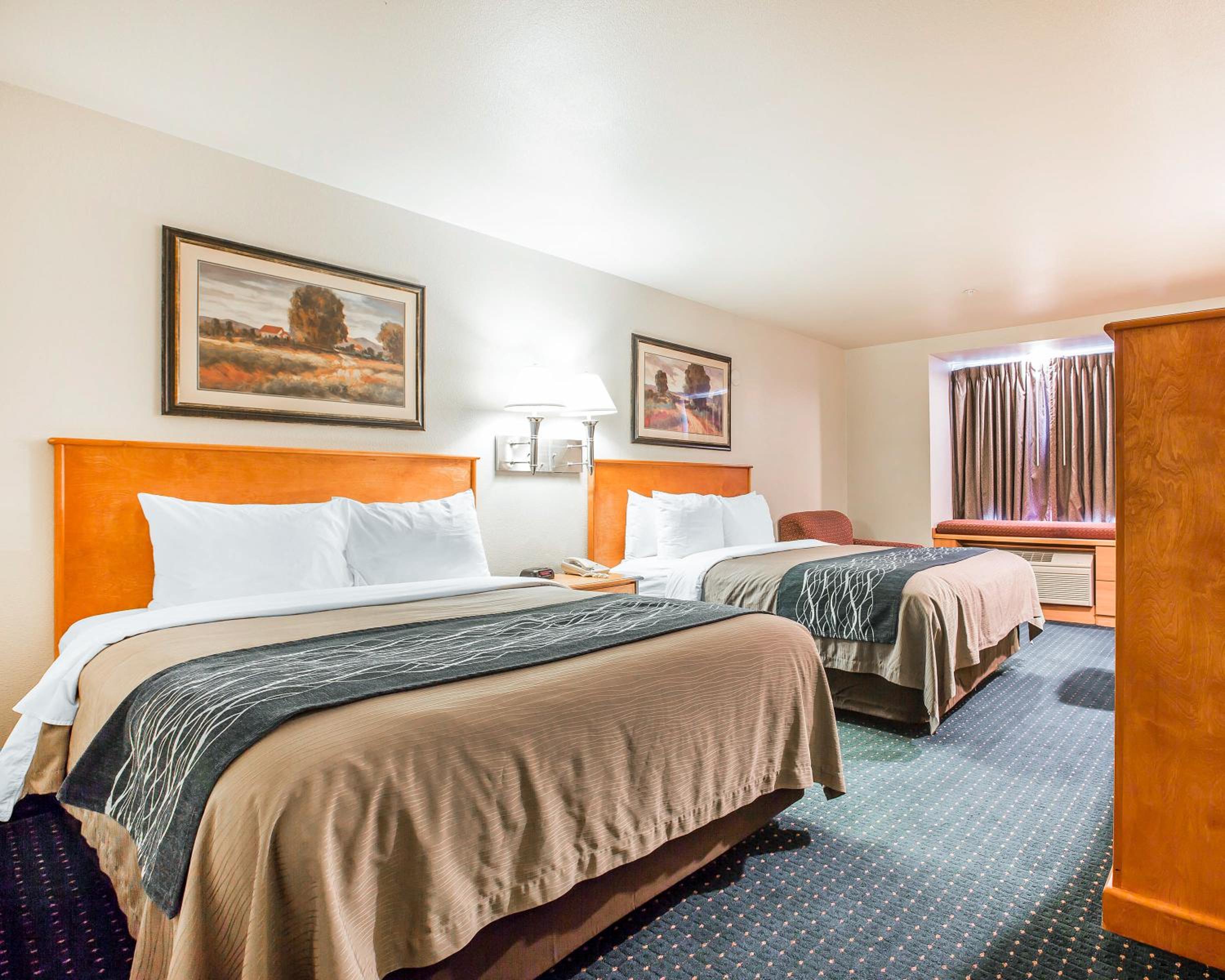Queen Room with Two Queen Beds - Non-Smoking - Photo 1