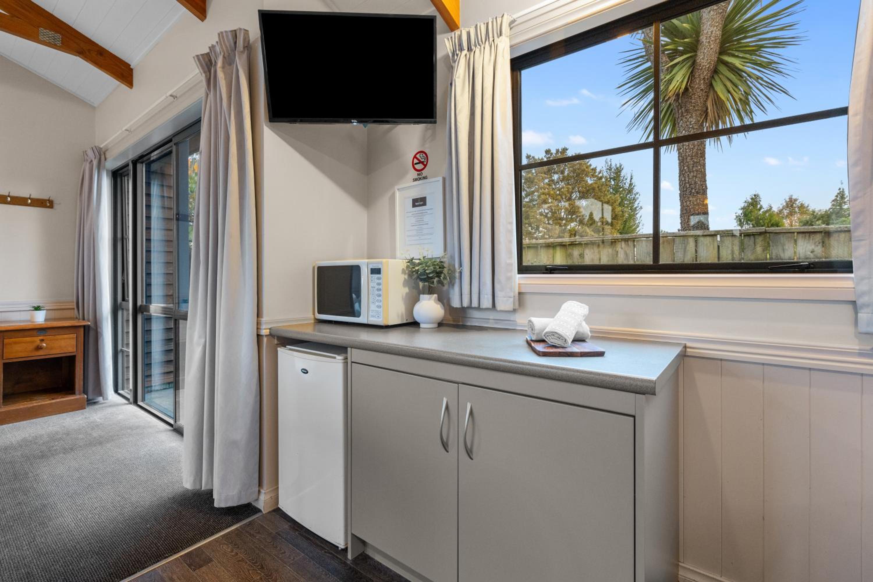 Family Cabin (Sleeps 6) - Photo 8