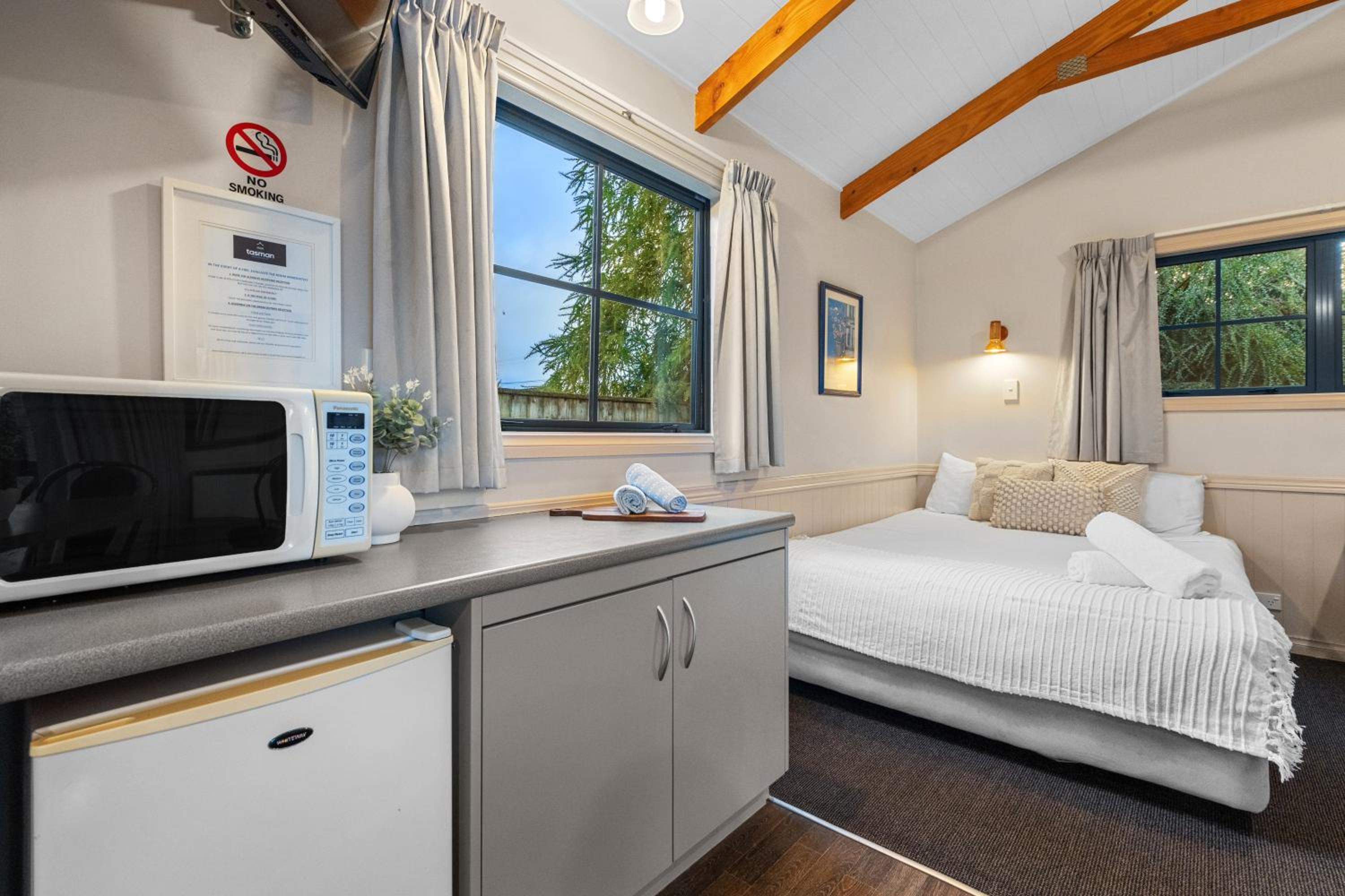 Family Cabin (Sleeps 6) - Photo 7