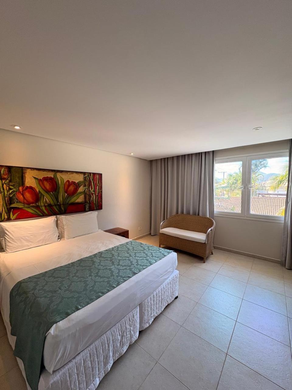 Double or Twin Room with Partial Sea View