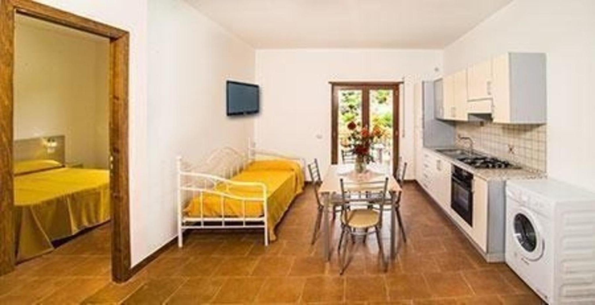 One-Bedroom Apartment photo 1