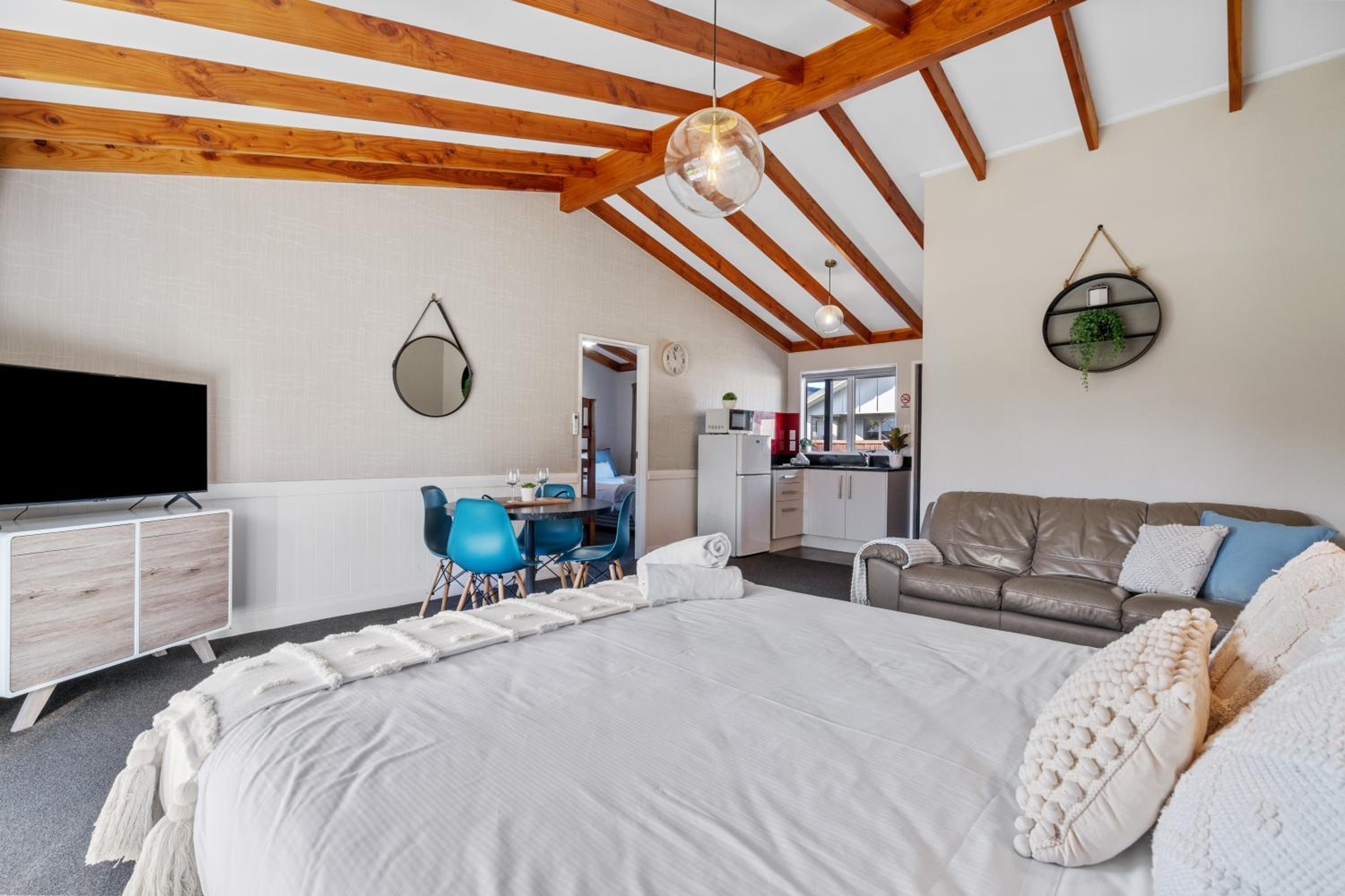 Superior One-Bedroom Apartment (6 Adults) - Photo 4