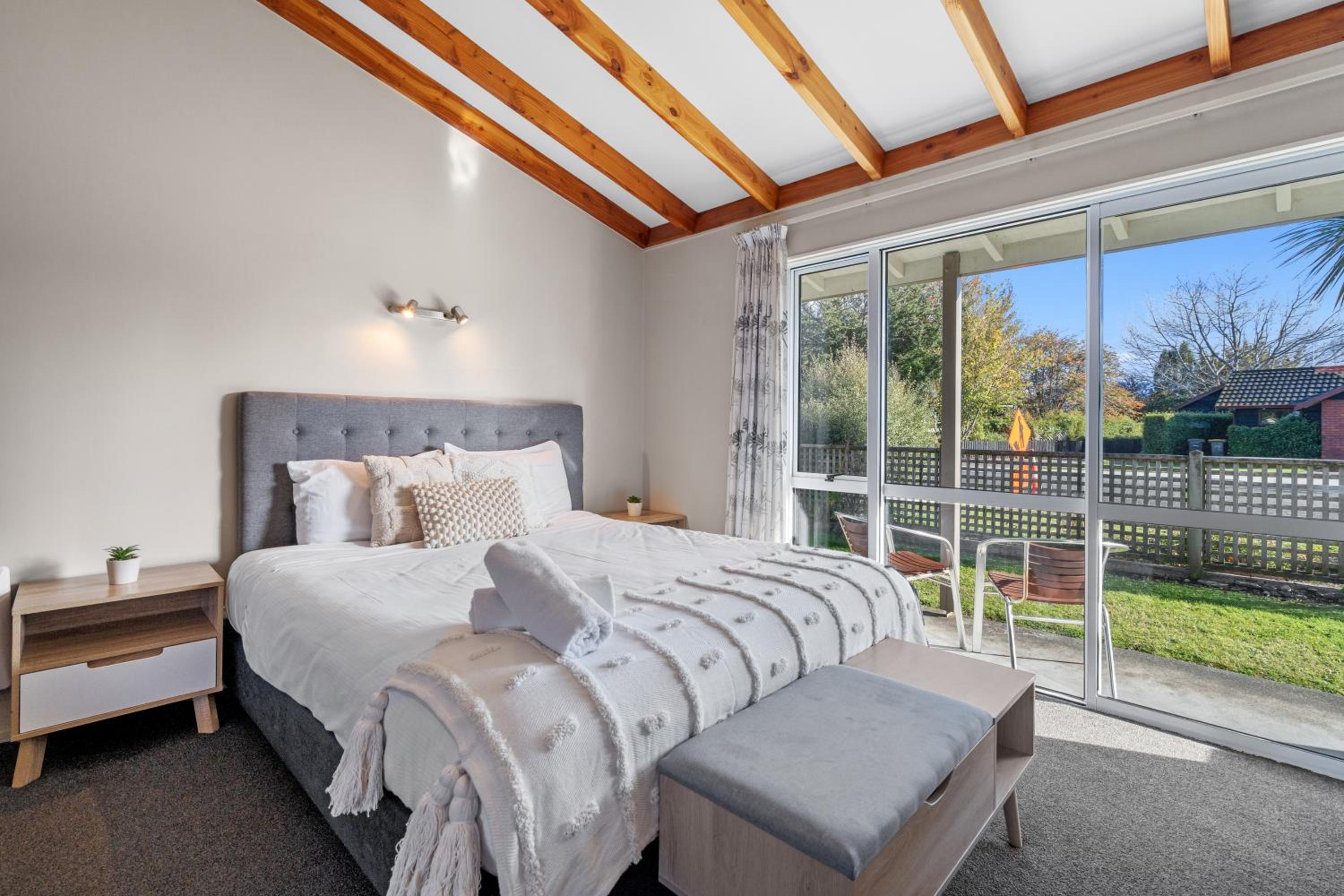 Superior One-Bedroom Apartment (6 Adults) - Photo 3