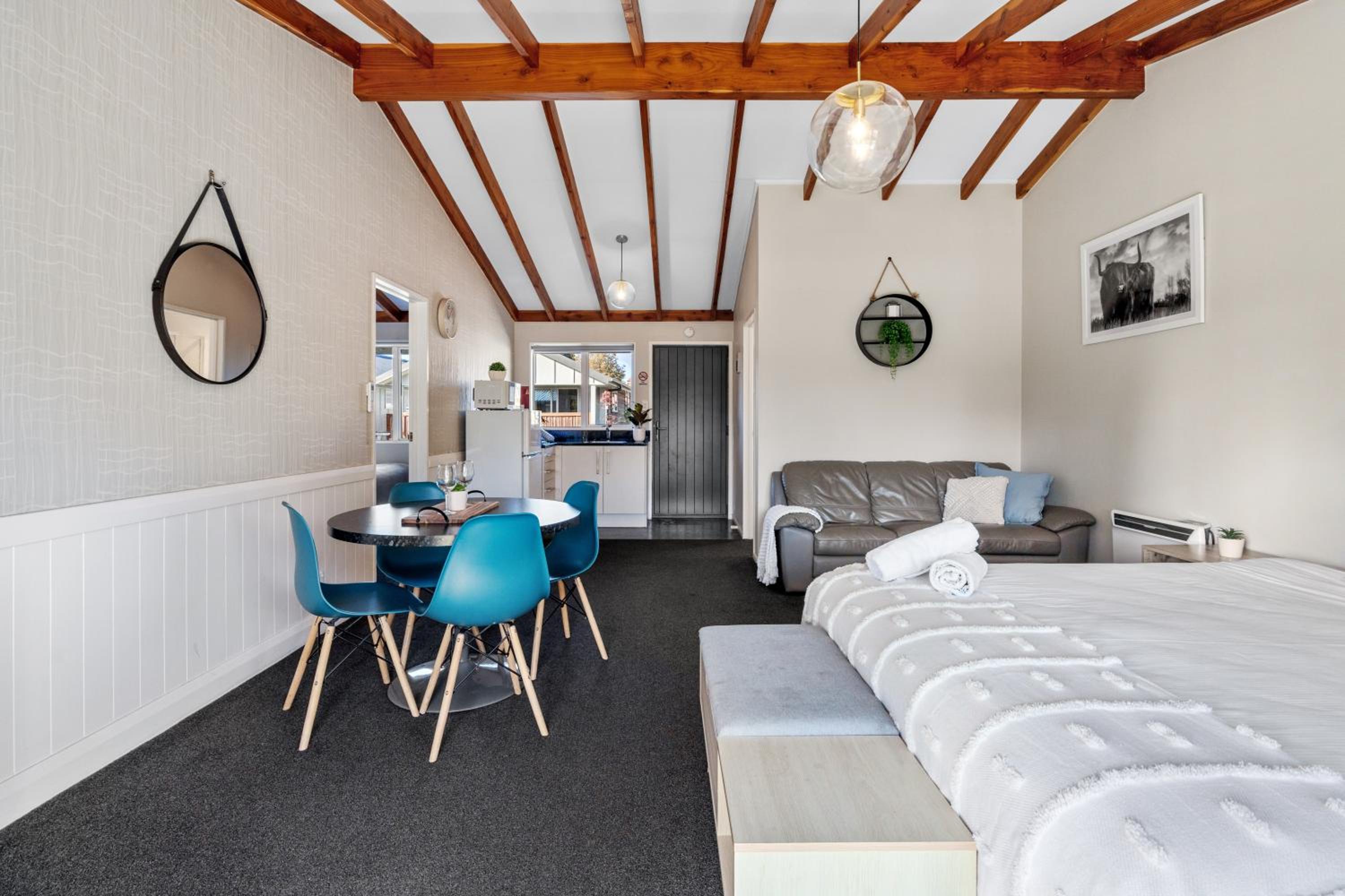 Superior One-Bedroom Apartment (6 Adults) - Photo 5