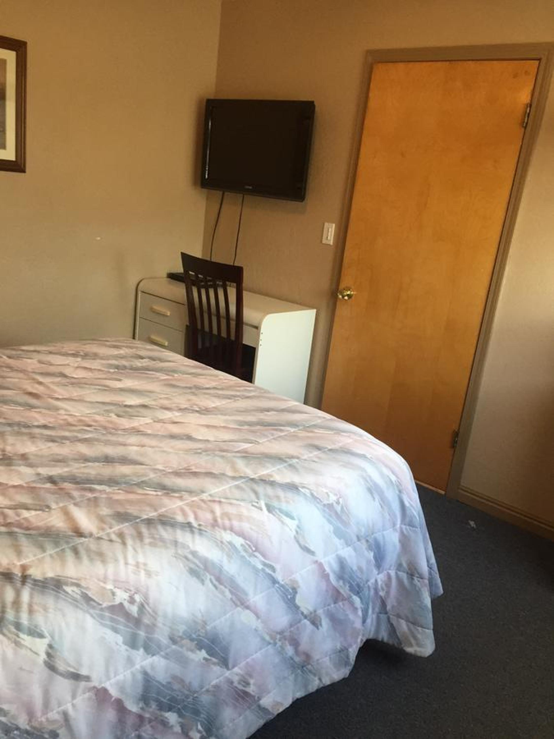 Standard Queen Room photo 3