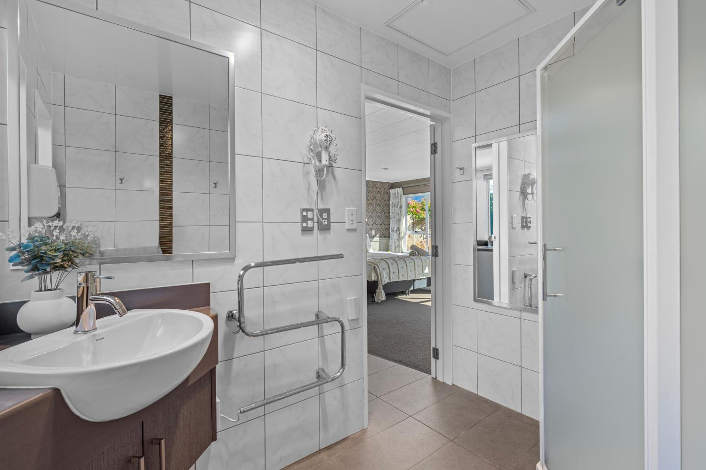 Superior One-Bedroom Apartment (4 Adults) - Photo 6