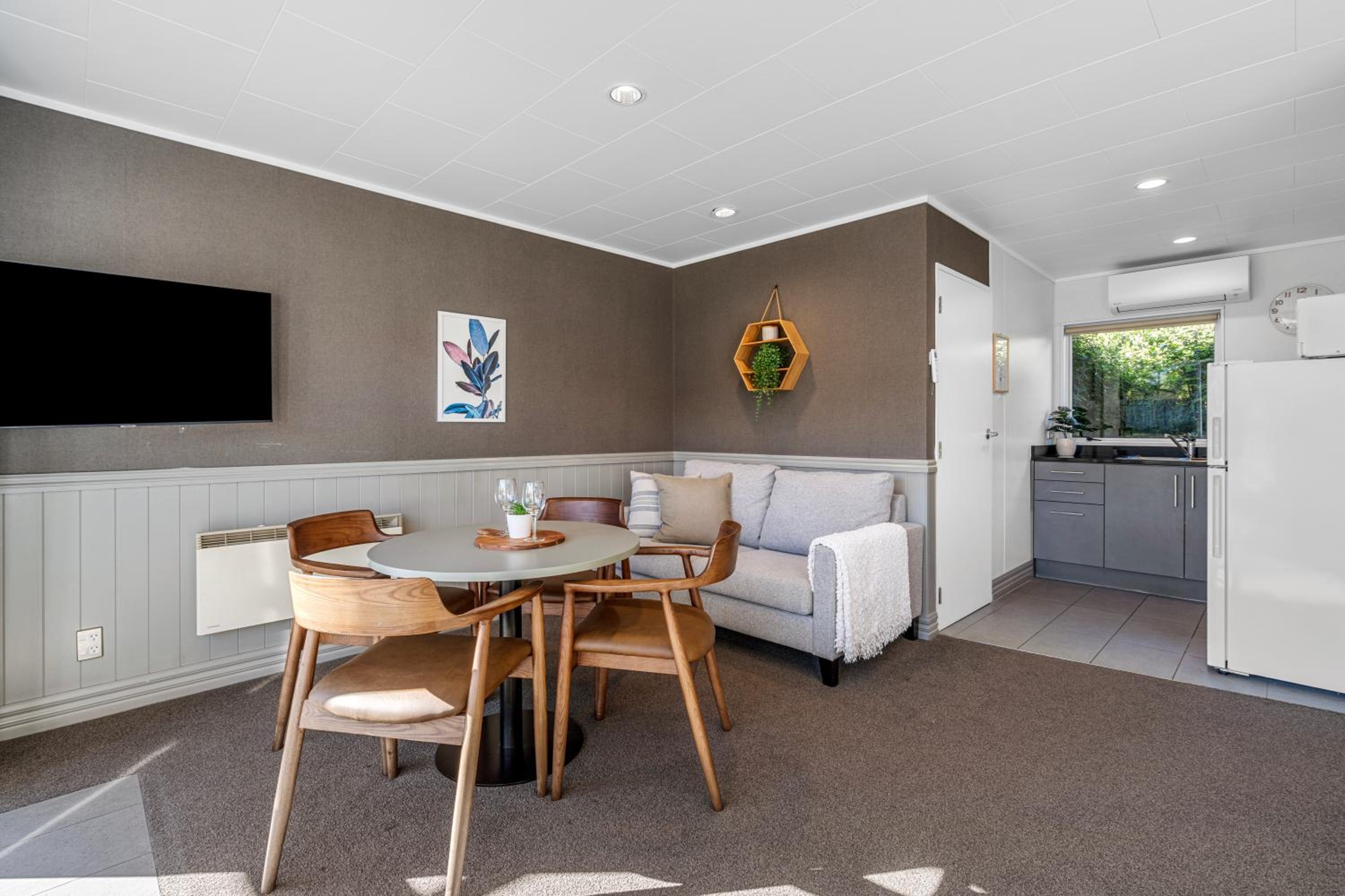 Superior One-Bedroom Apartment (4 Adults) - Photo 1