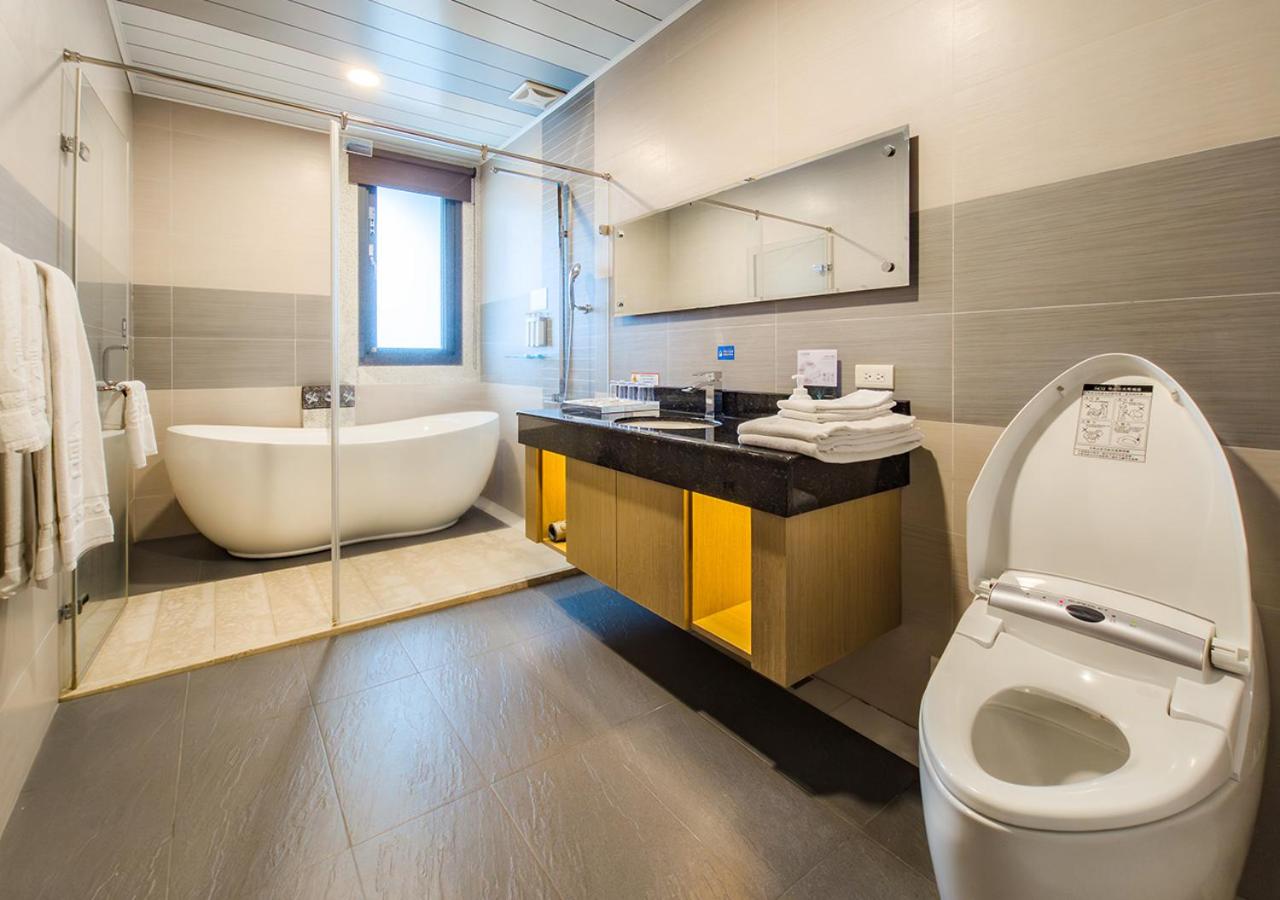 Quadruple Room with Bath - Photo 3