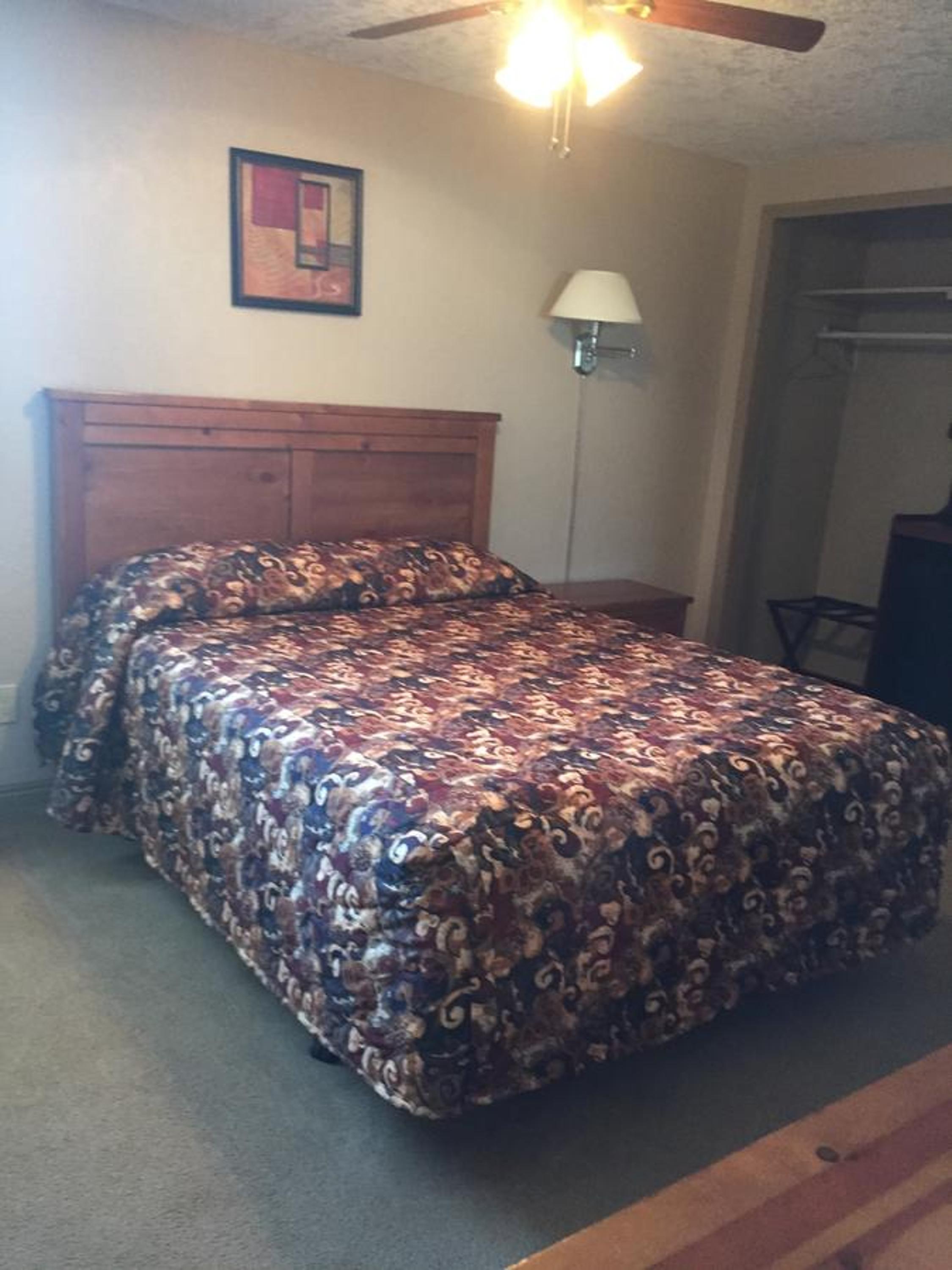 Queen Room photo 1