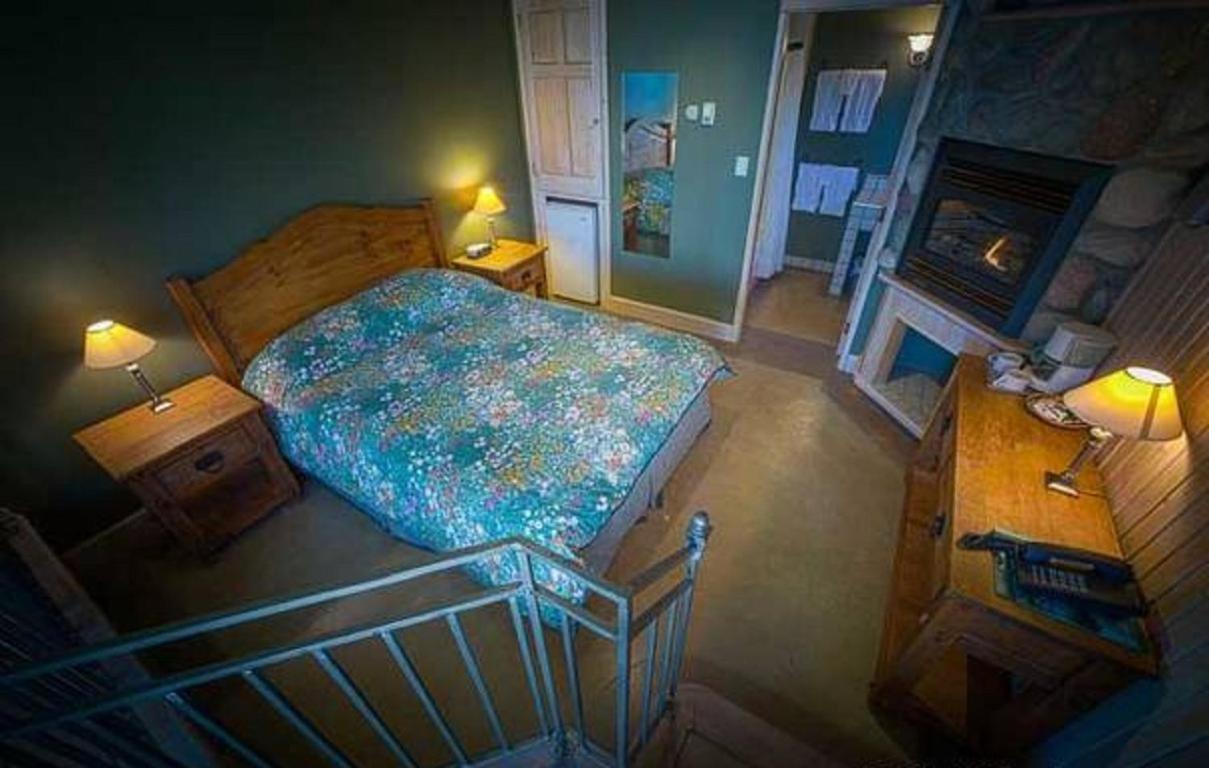 Queen Room with Lake View photo 1