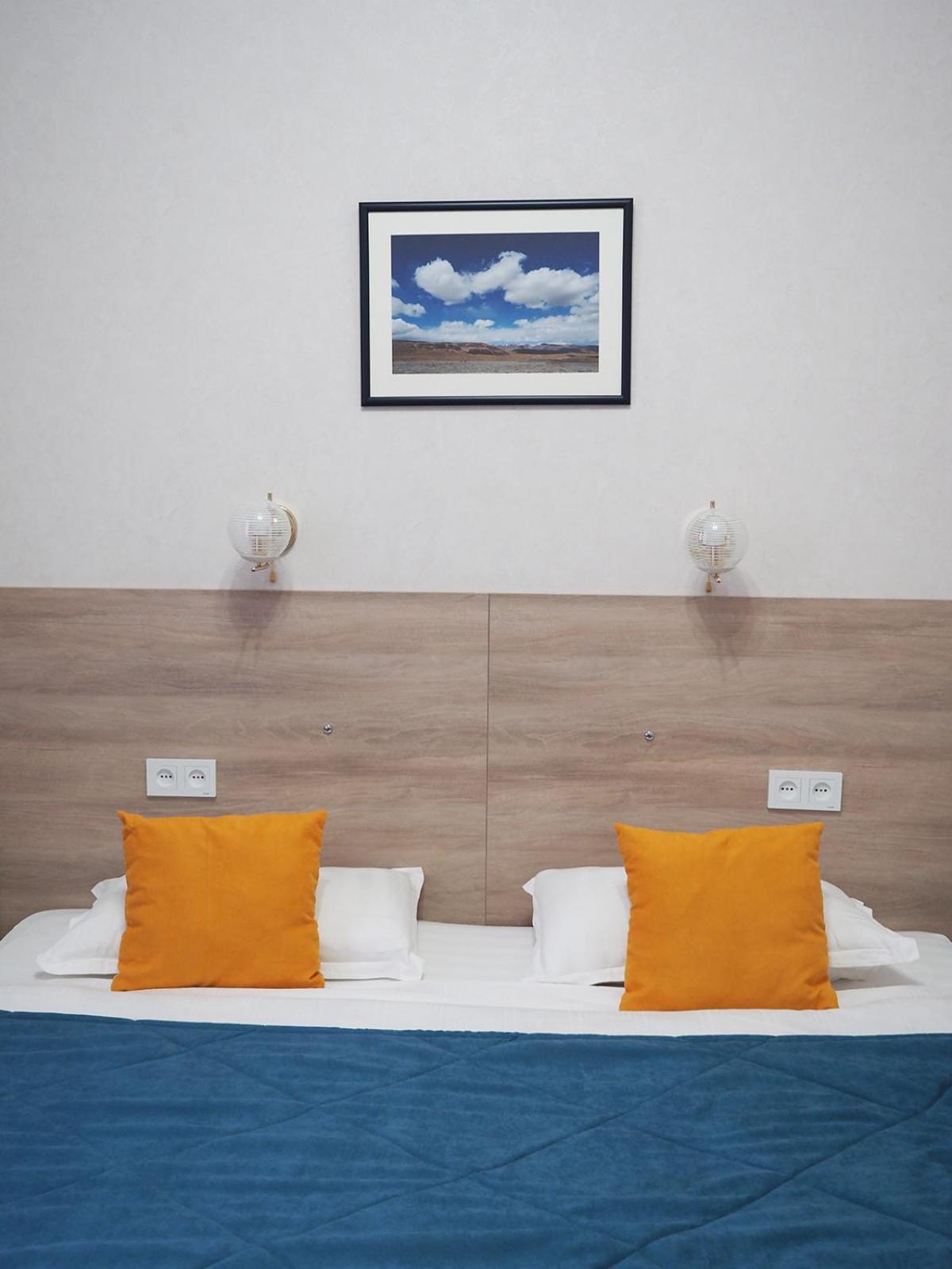 Standard Double or Twin Room - Photo 6
