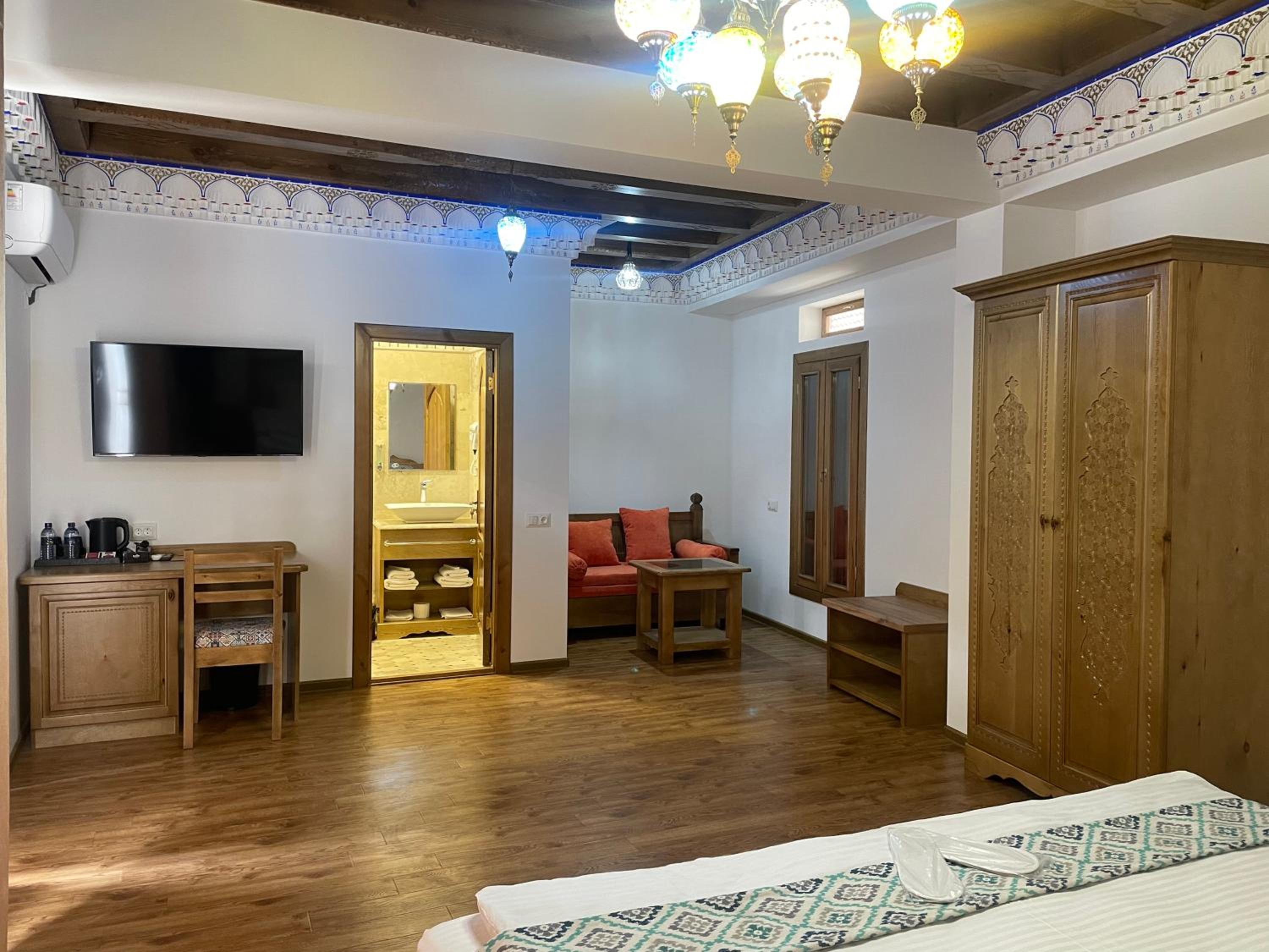 Large Double Room photo 3