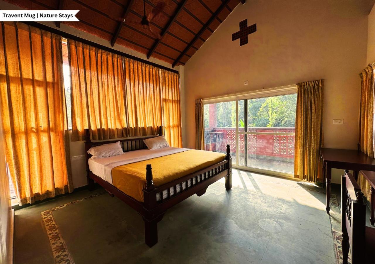 Family Room with Mountain View photo 1