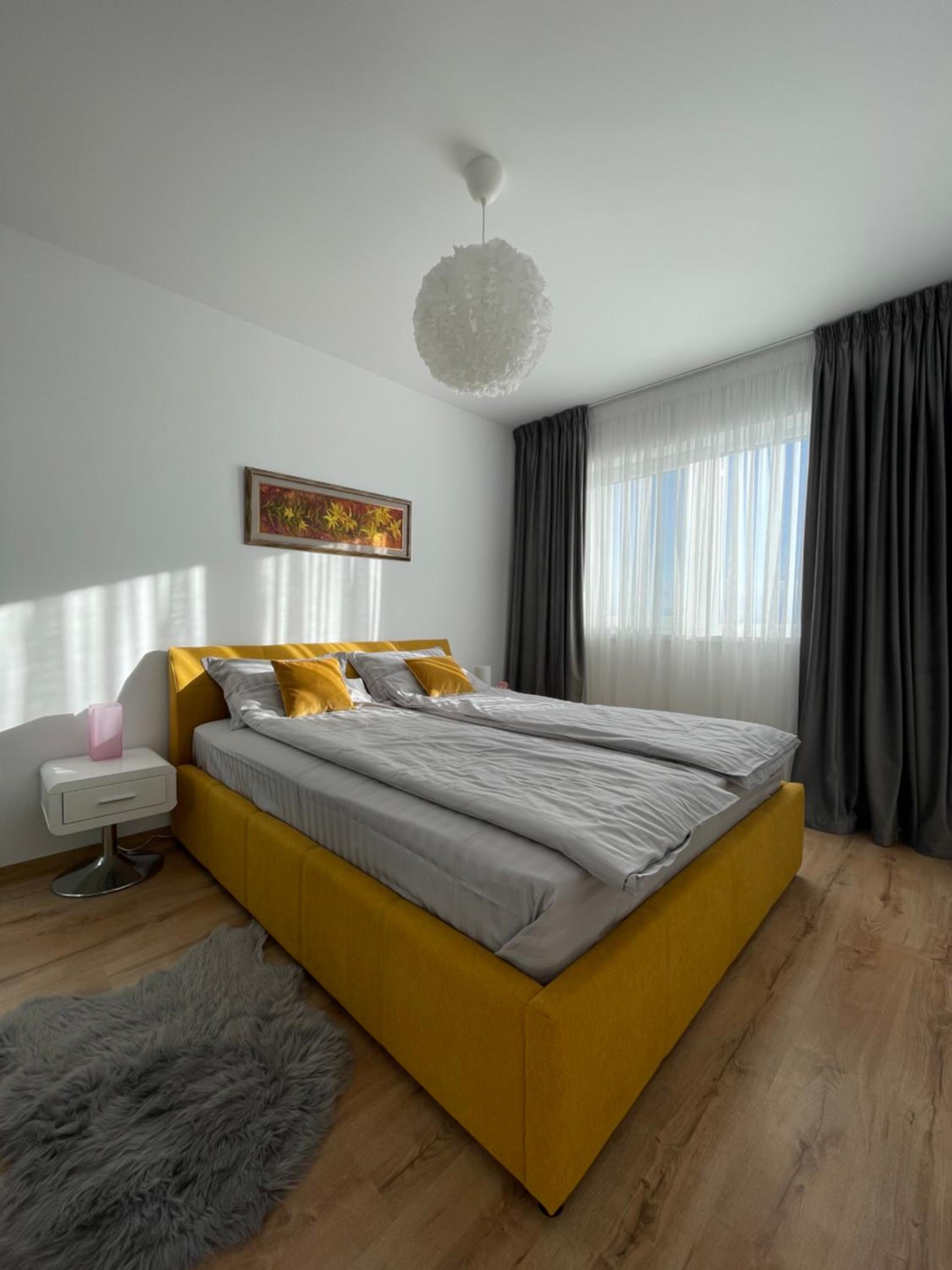One-Bedroom Apartment photo 1