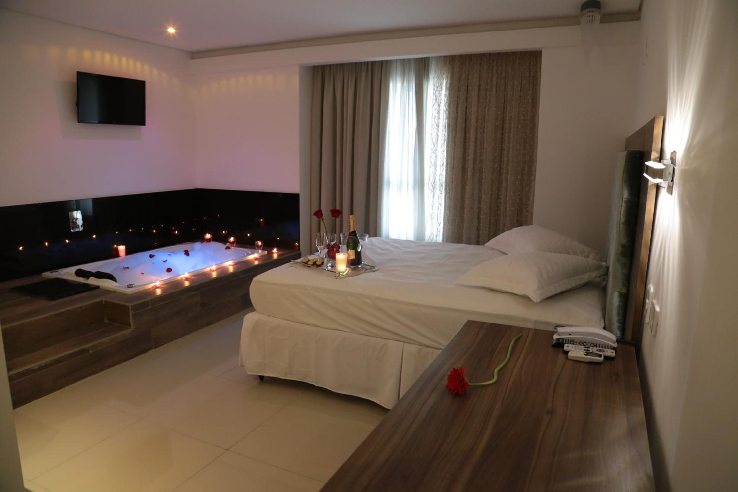 Deluxe Suite with Spa Bath photo 1