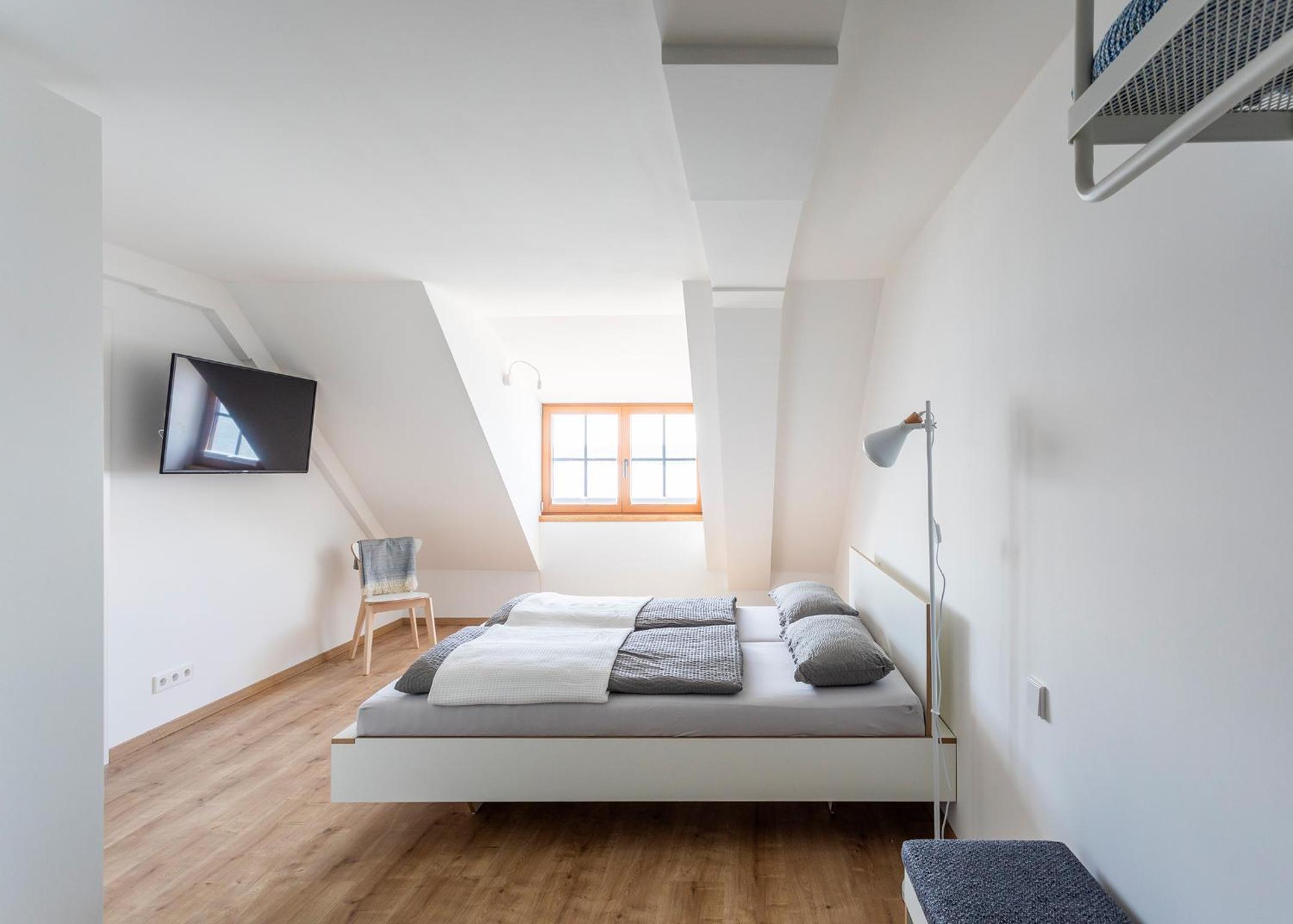One-Bedroom Apartment photo 1