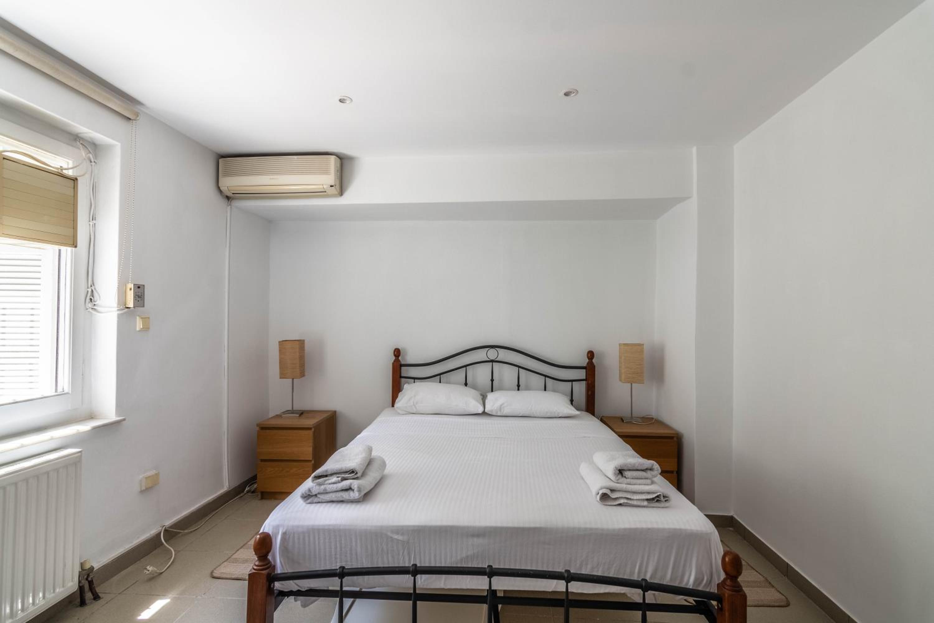 One-Bedroom Apartment - Non-Smoking