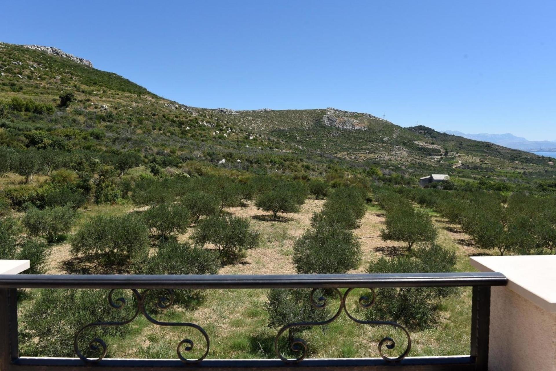 Seven-Bedroom Holiday Home photo 2