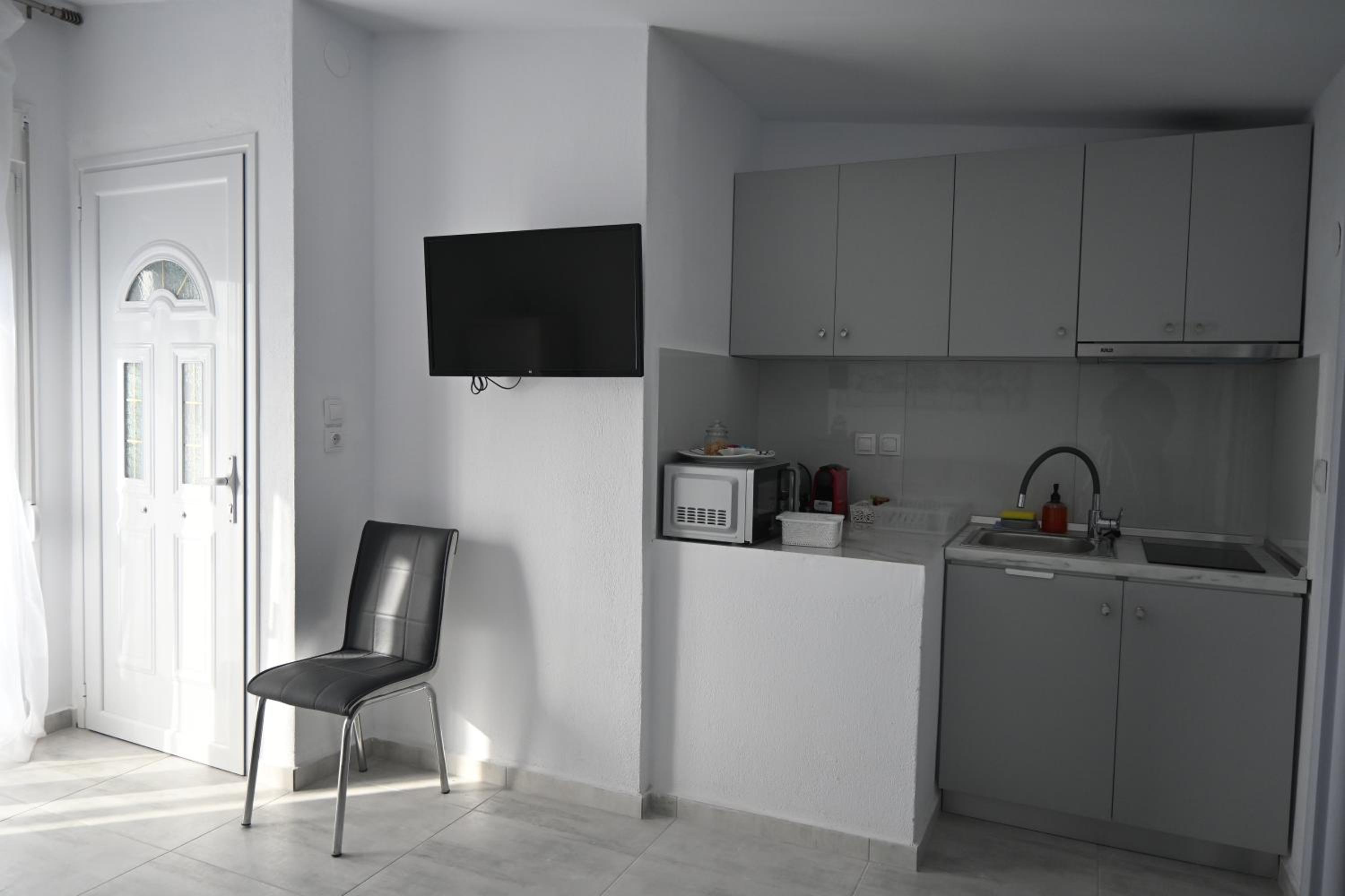 One-Bedroom Apartment with Balcony photo 3